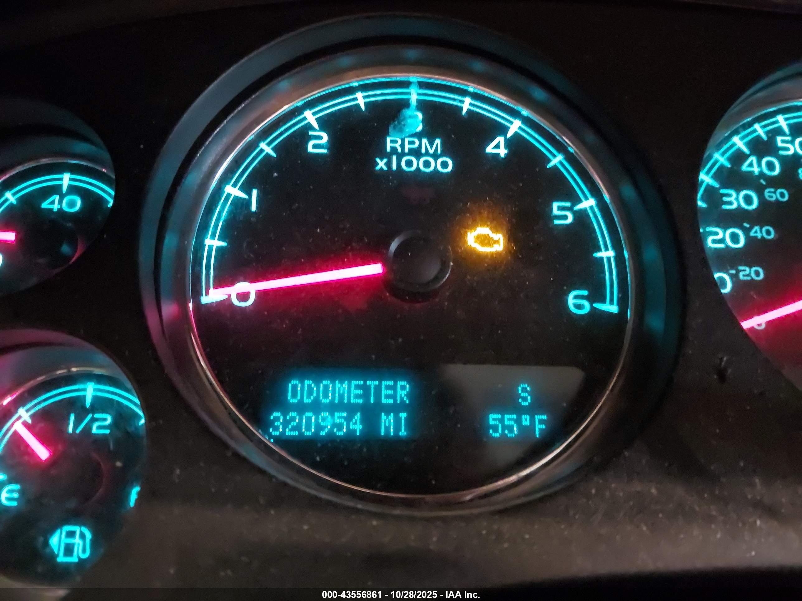 CHEVROLET TAHOE image 7