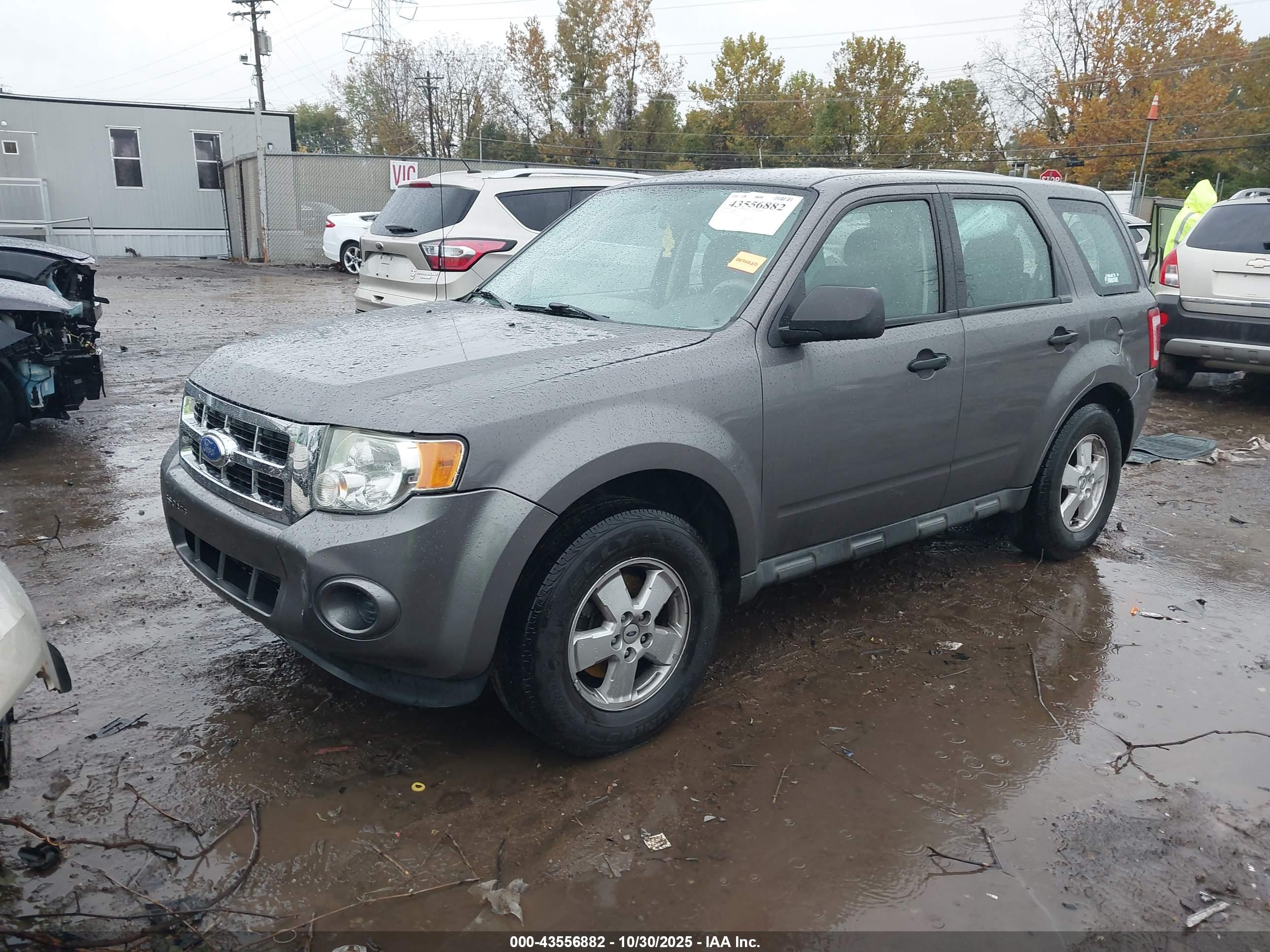 FORD ESCAPE image 2