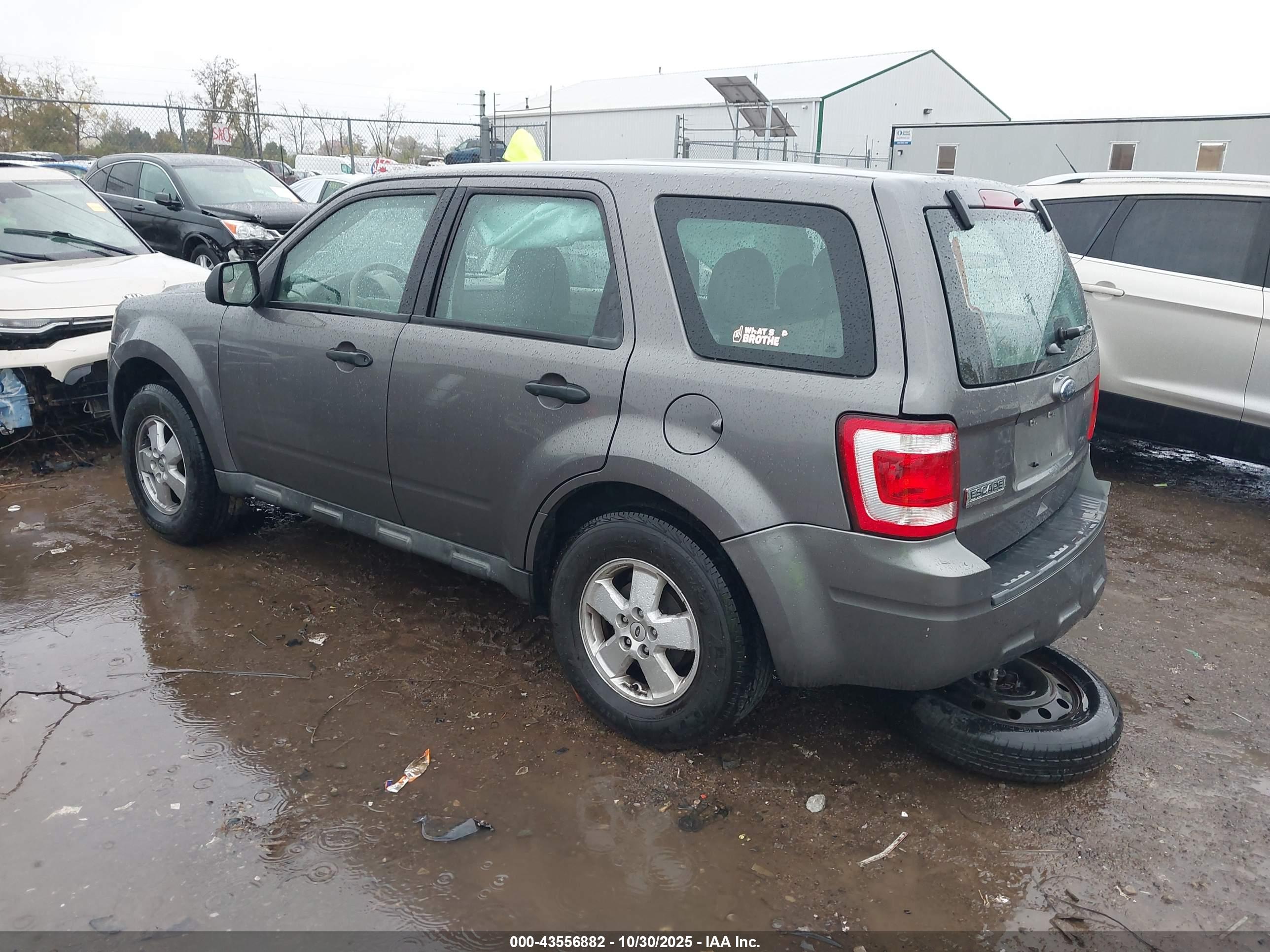 FORD ESCAPE image 3