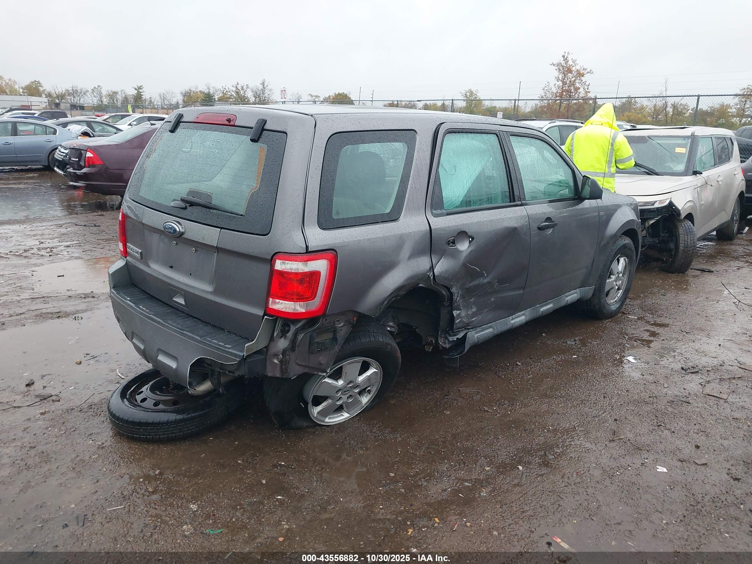 FORD ESCAPE image 4
