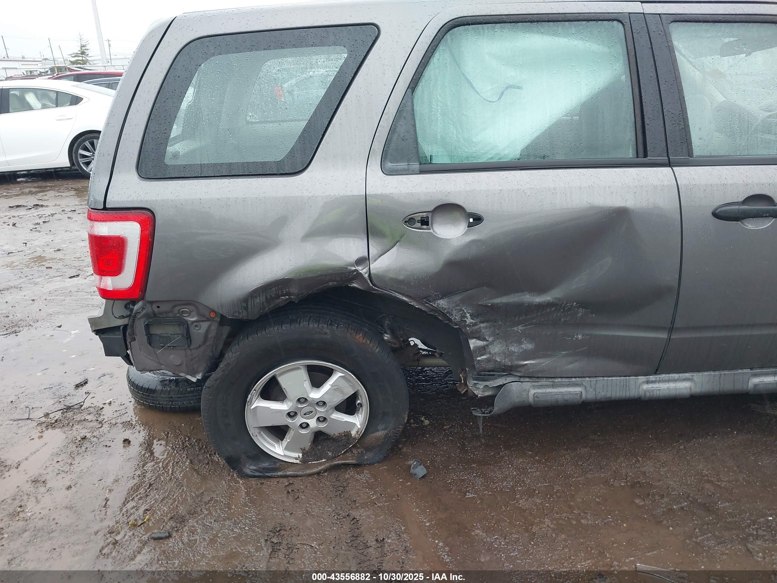 FORD ESCAPE image 6