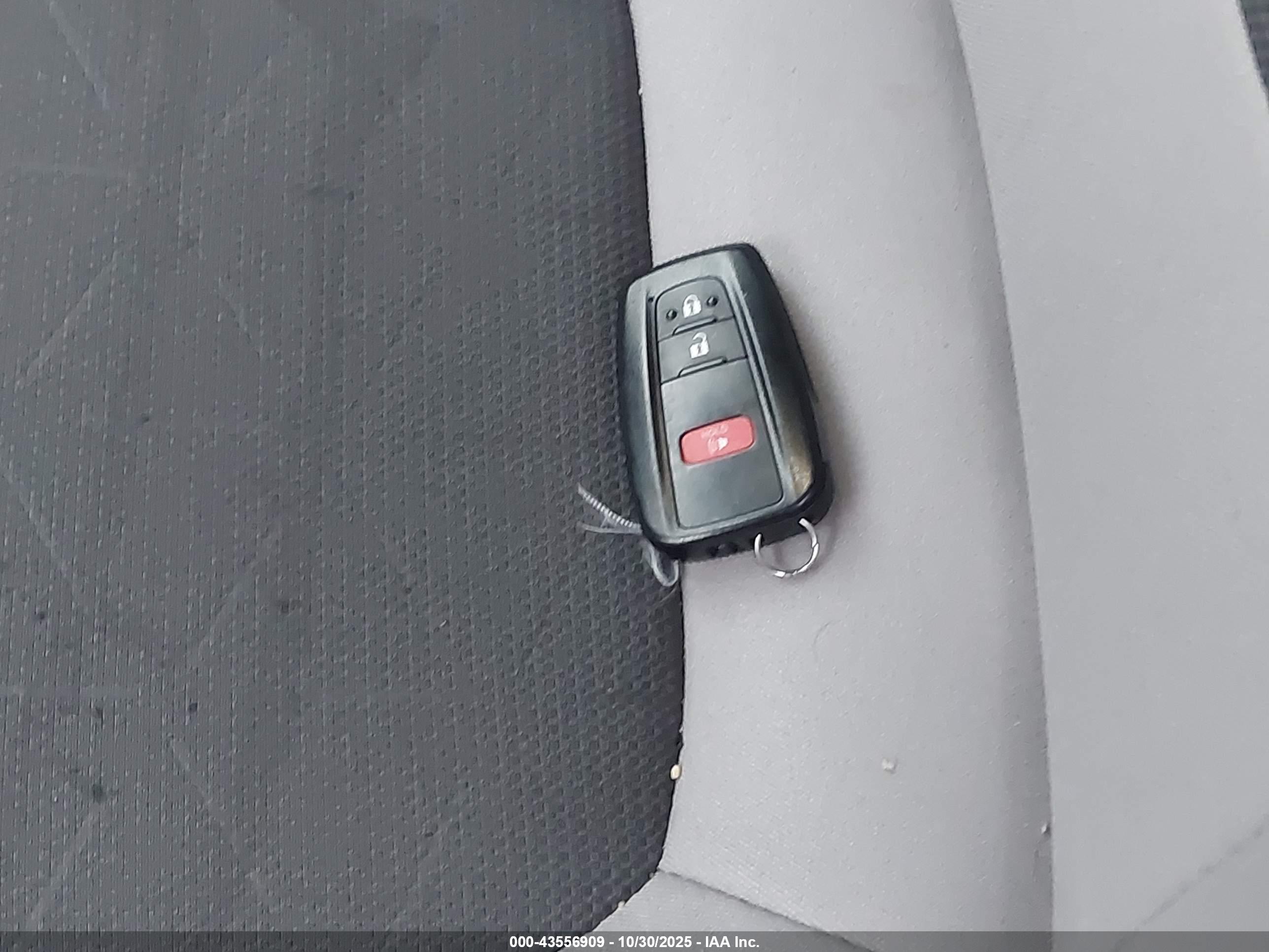 TOYOTA RAV4 image 11