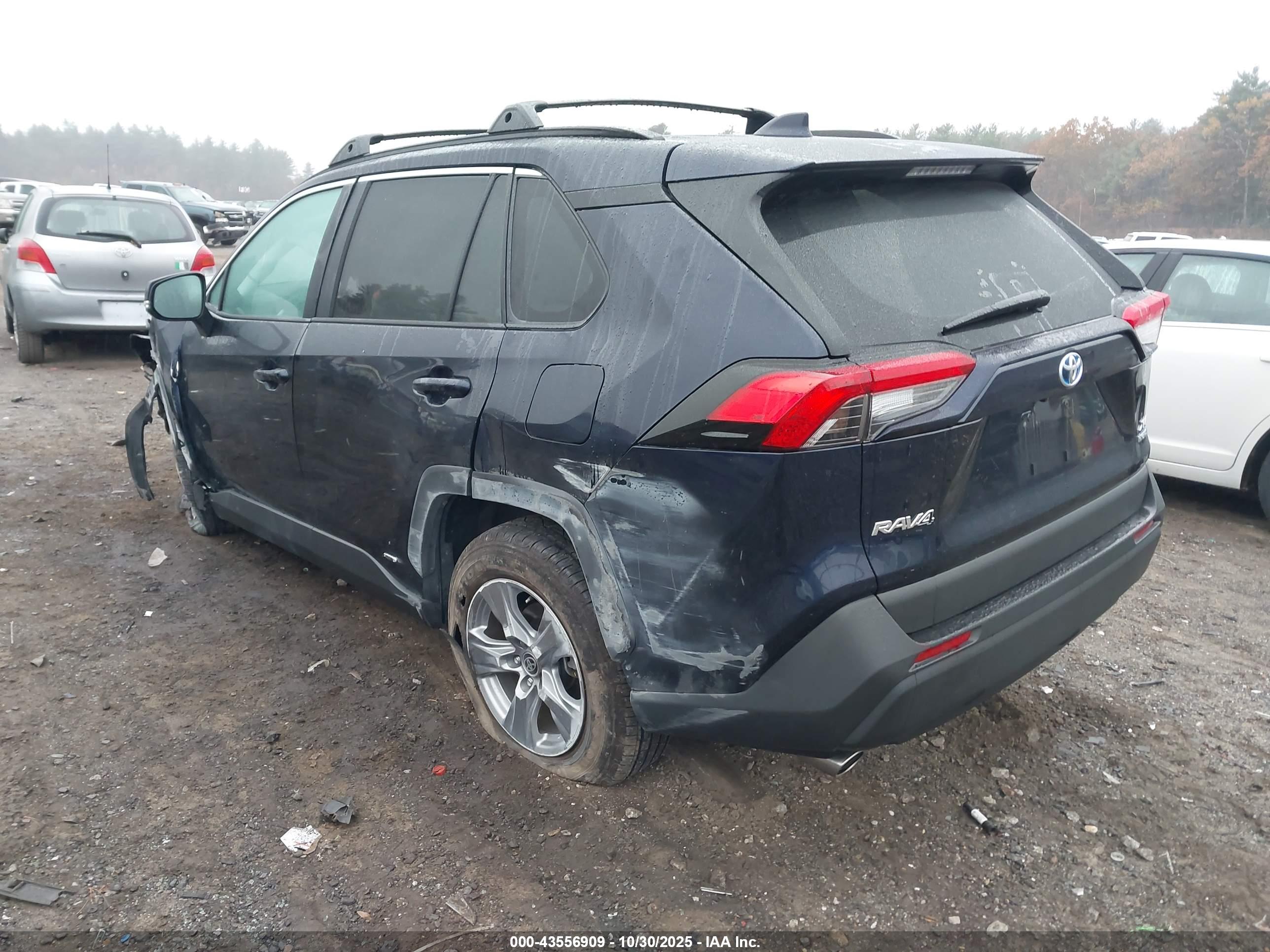 TOYOTA RAV4 image 3