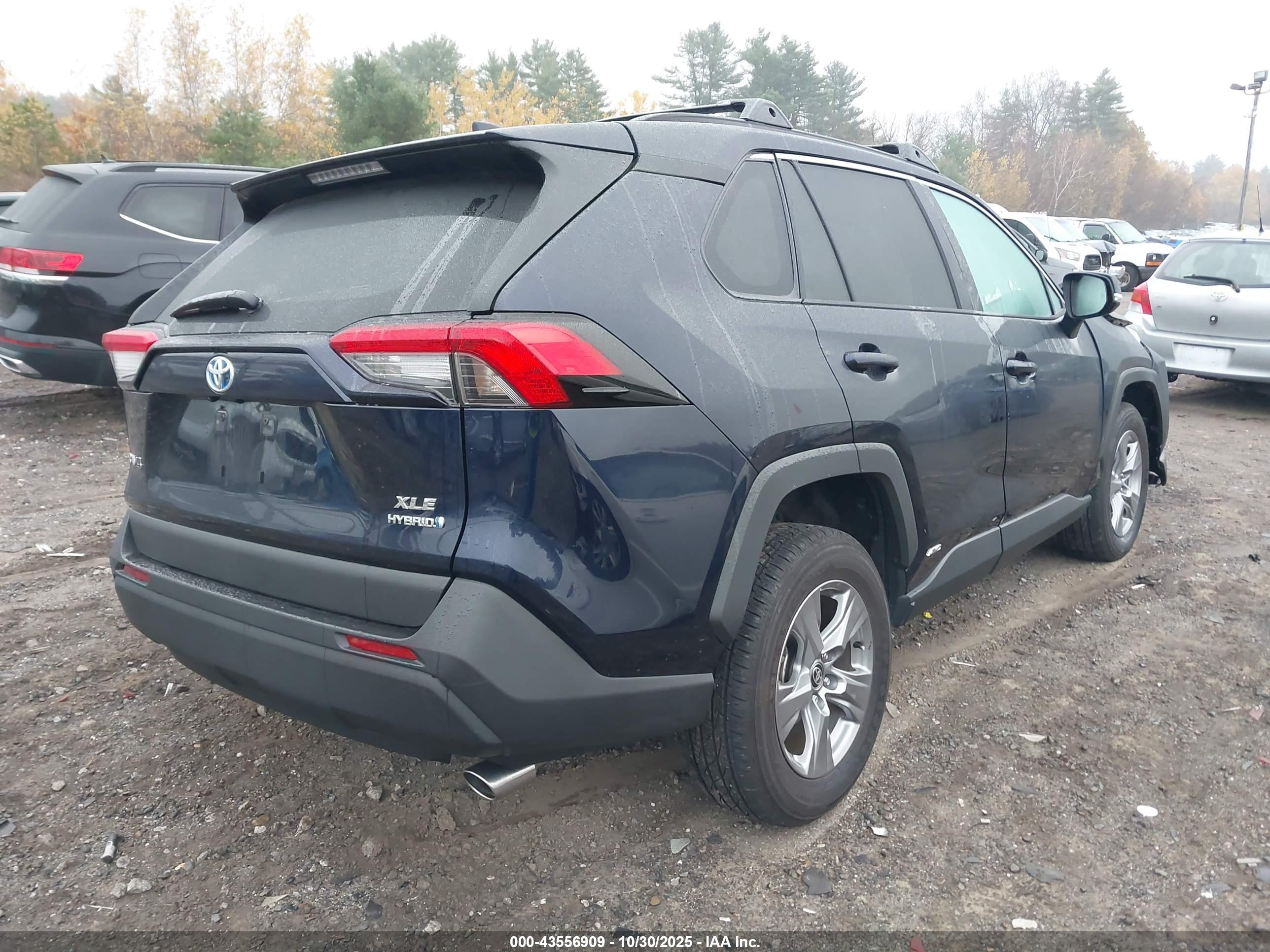 TOYOTA RAV4 image 4