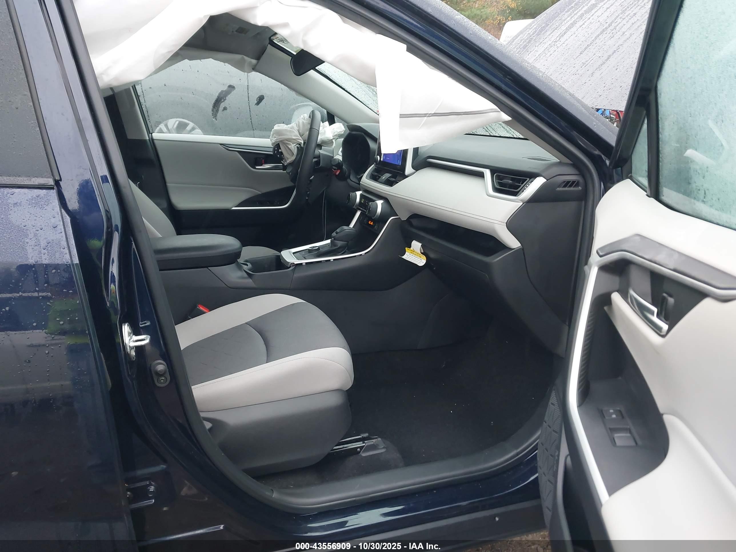 TOYOTA RAV4 image 5