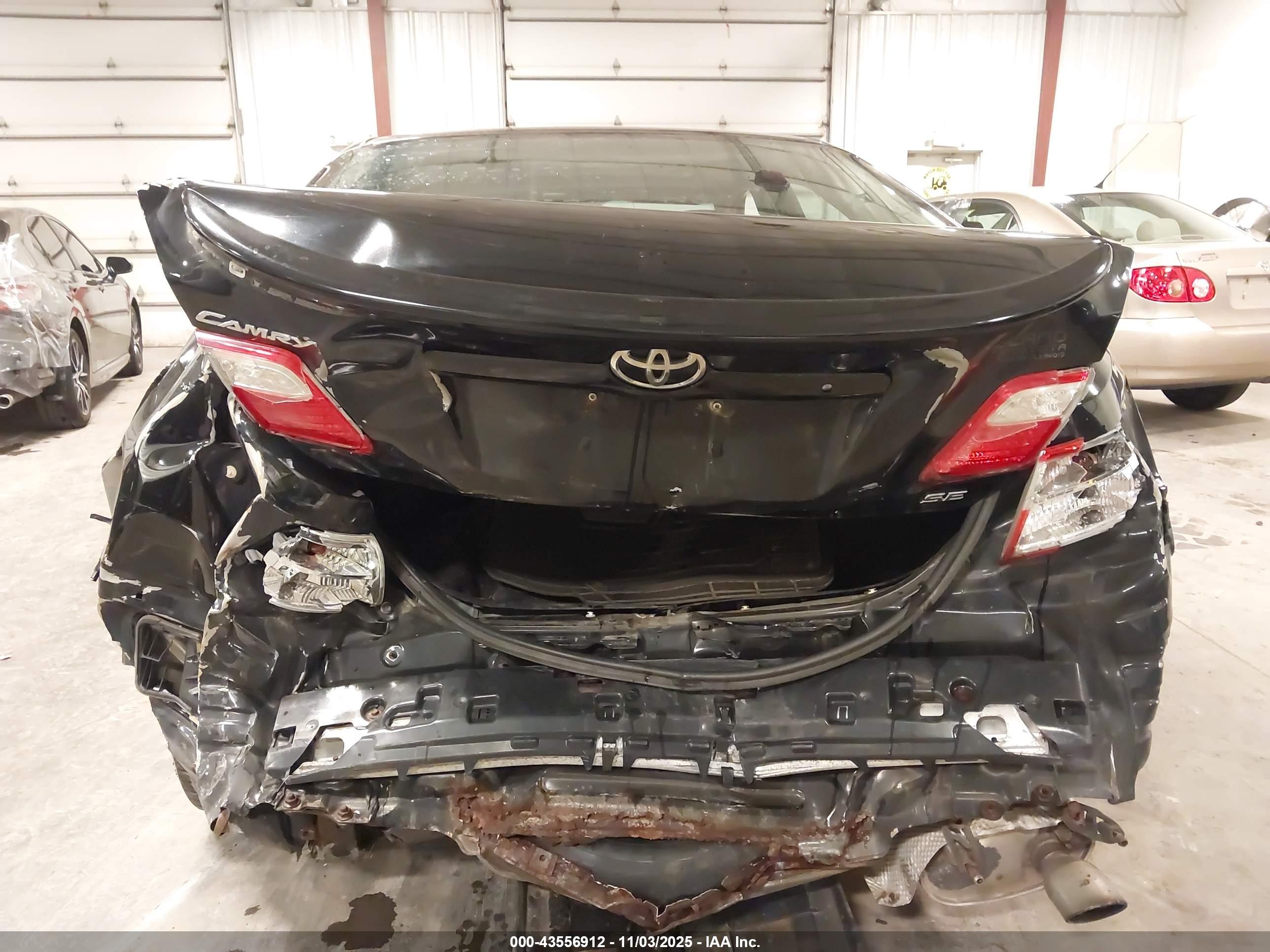 TOYOTA CAMRY image 6
