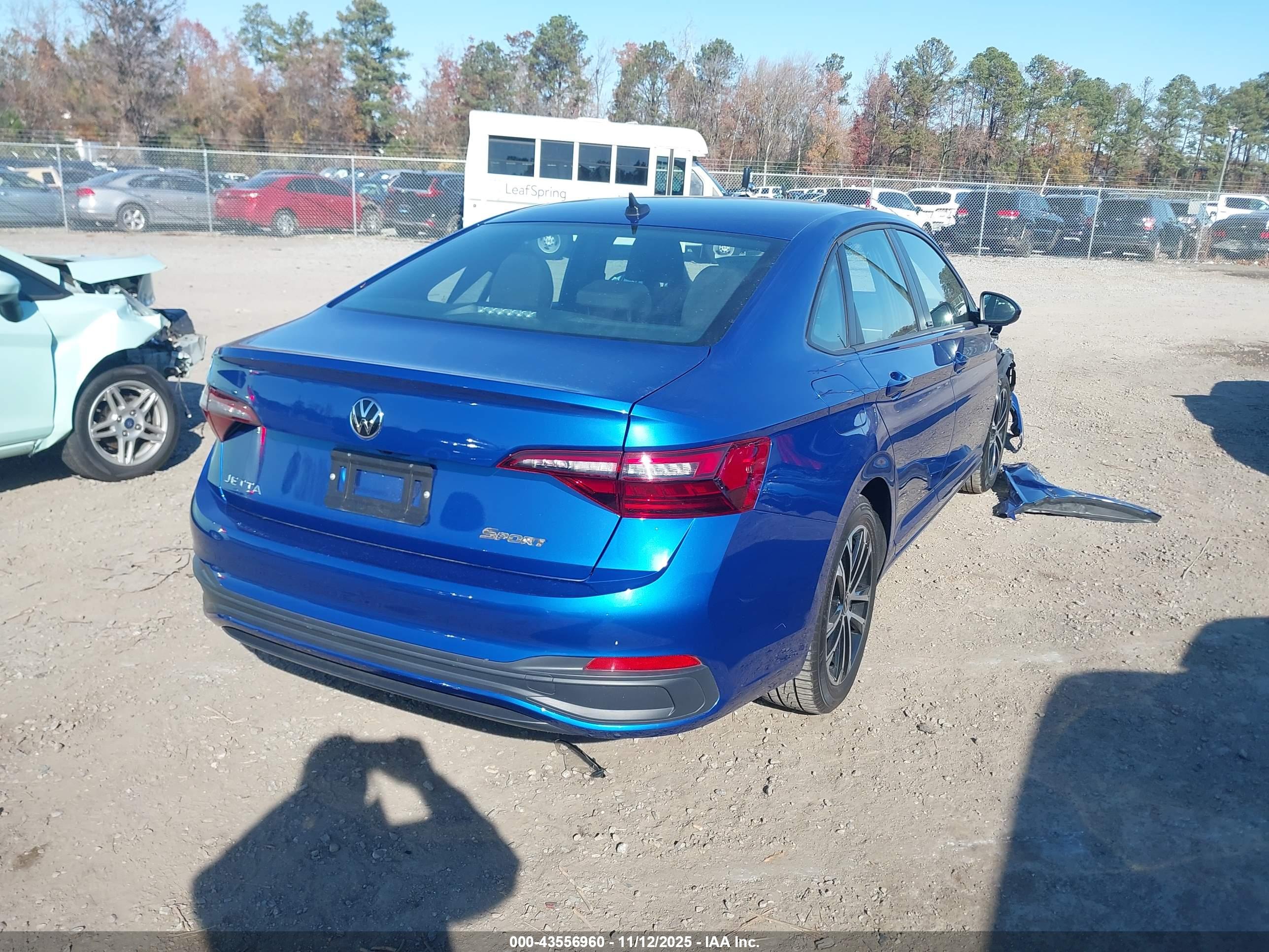 VOLKSWAGEN JETTA image 4