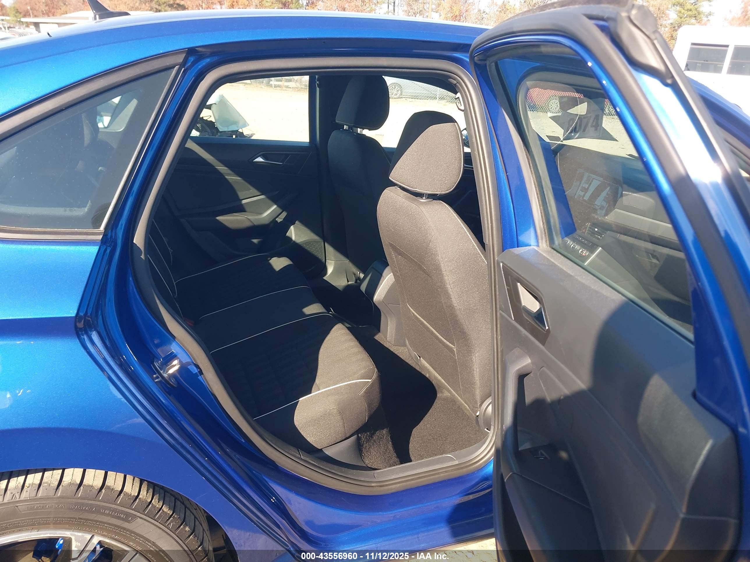 VOLKSWAGEN JETTA image 8