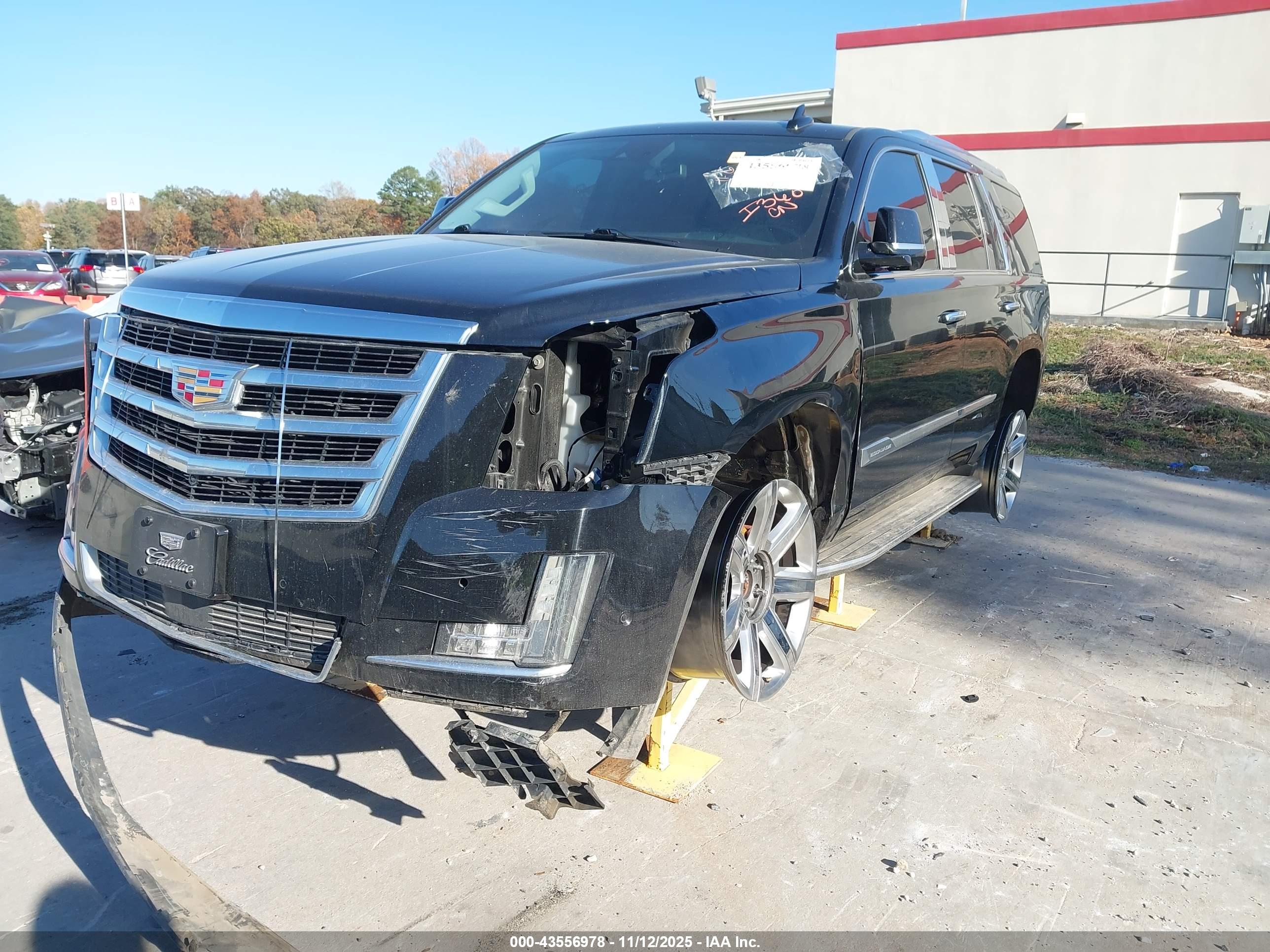 CADILLAC ESCALADE image 2