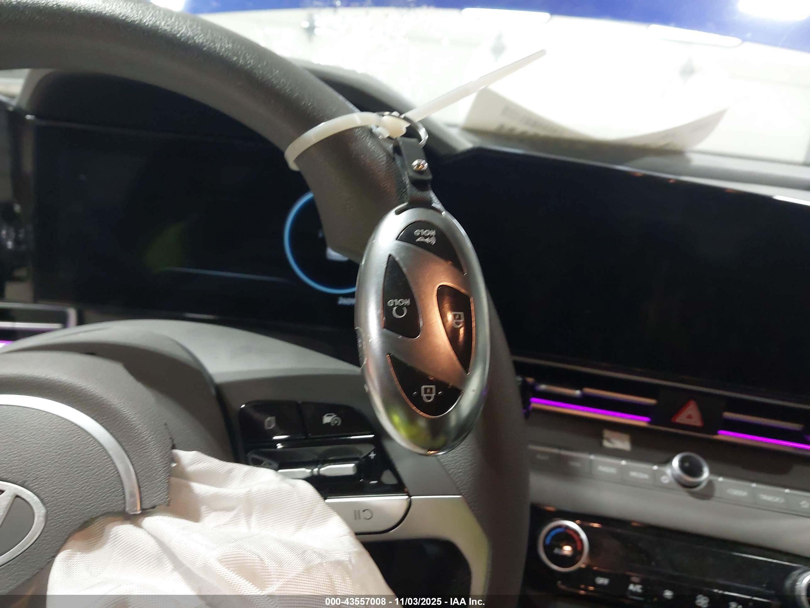 HYUNDAI ELANTRA image 11