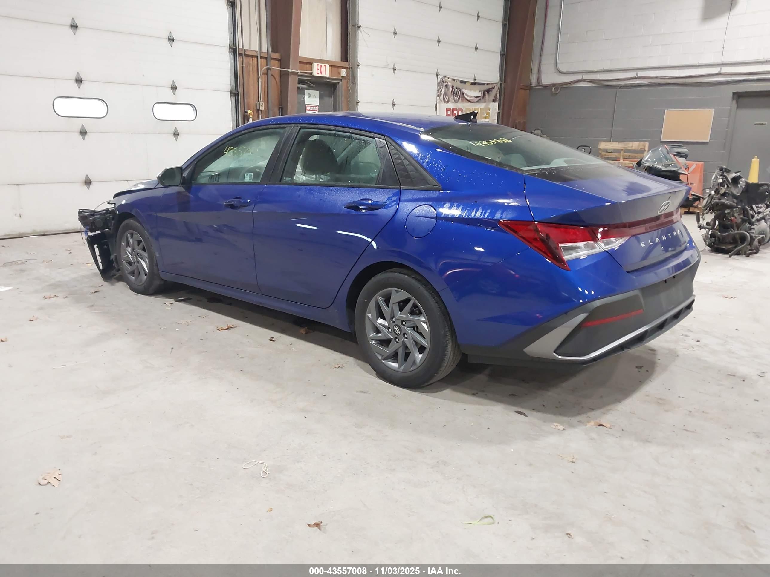 HYUNDAI ELANTRA image 3