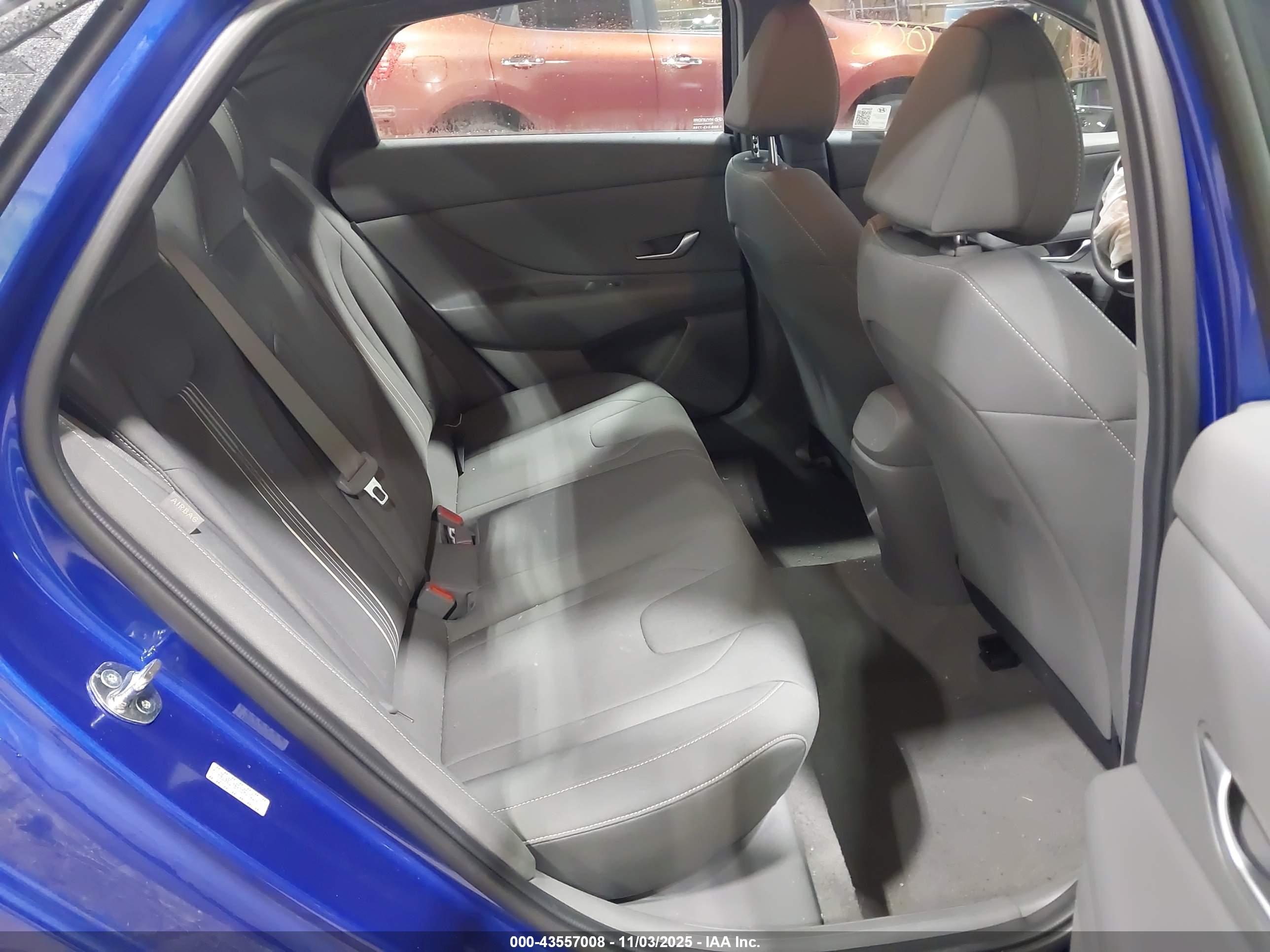 HYUNDAI ELANTRA image 8