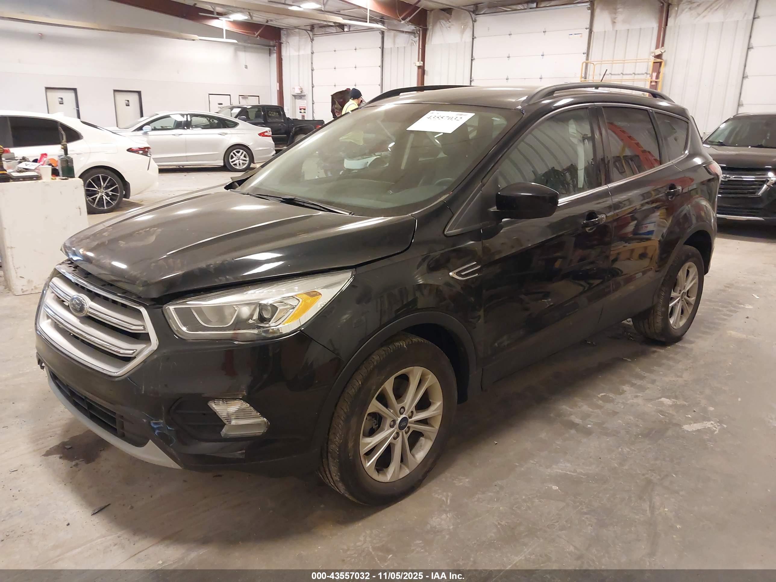 FORD ESCAPE image 2