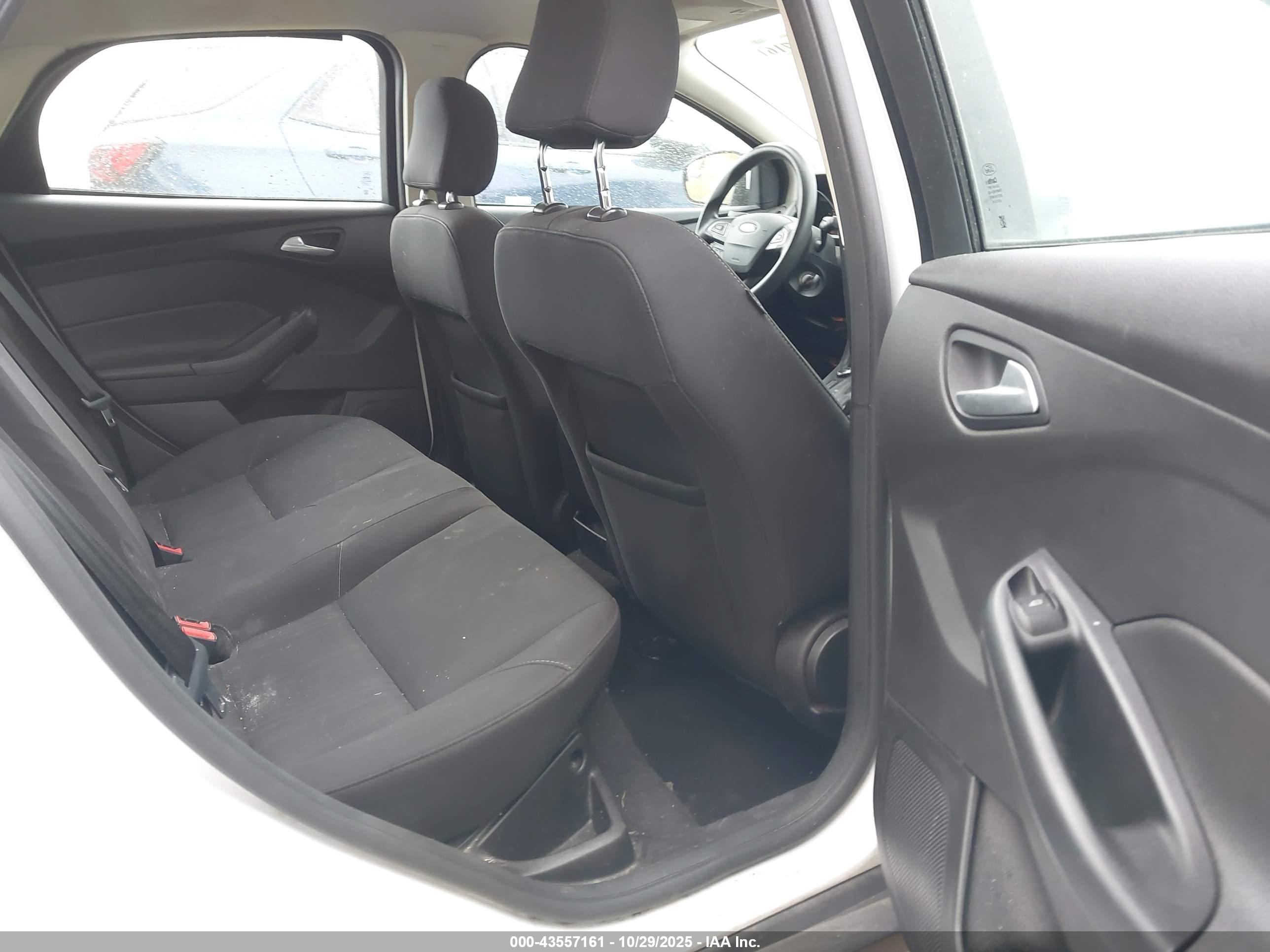FORD FOCUS image 8