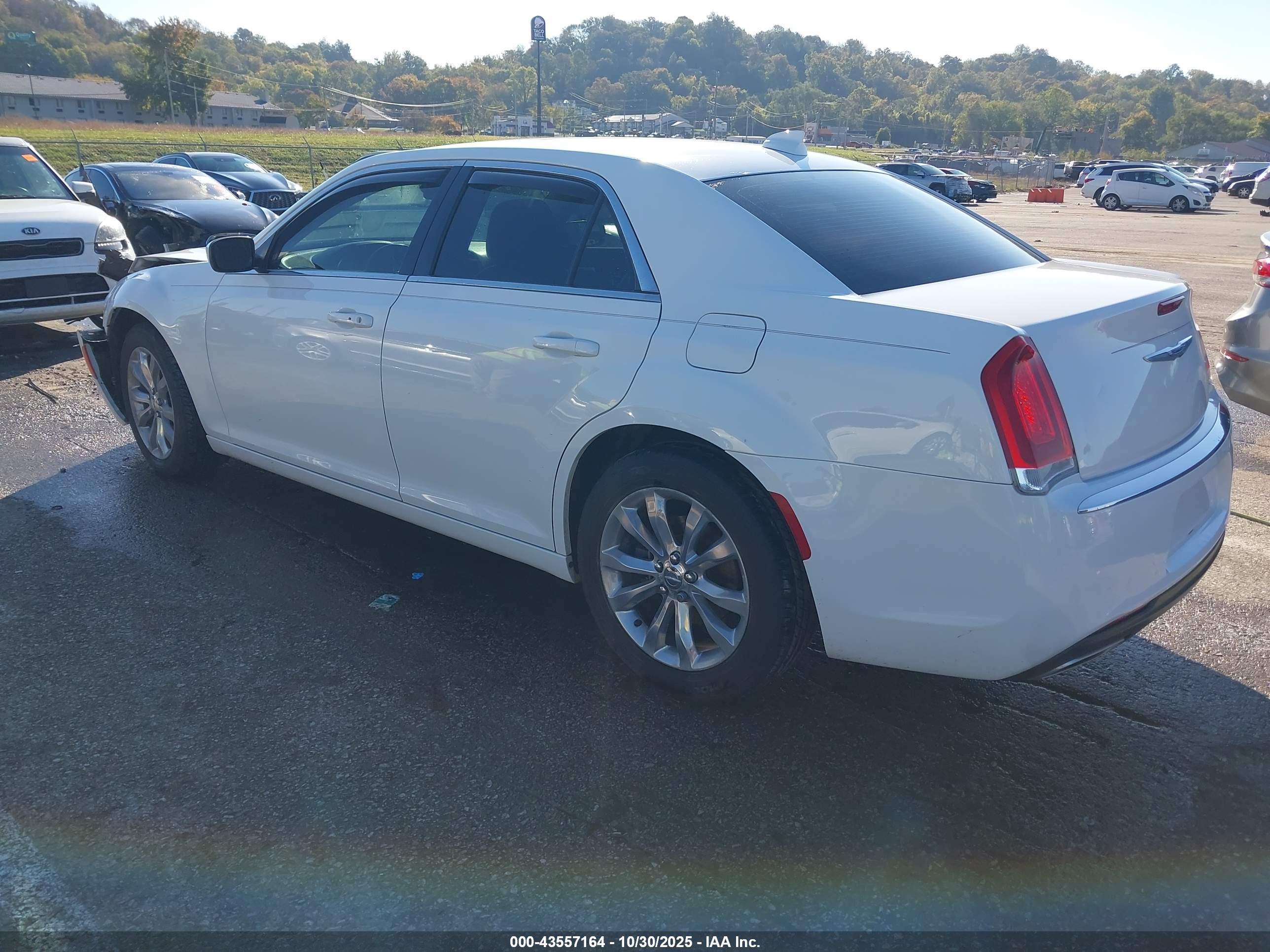 CHRYSLER 300 image 3