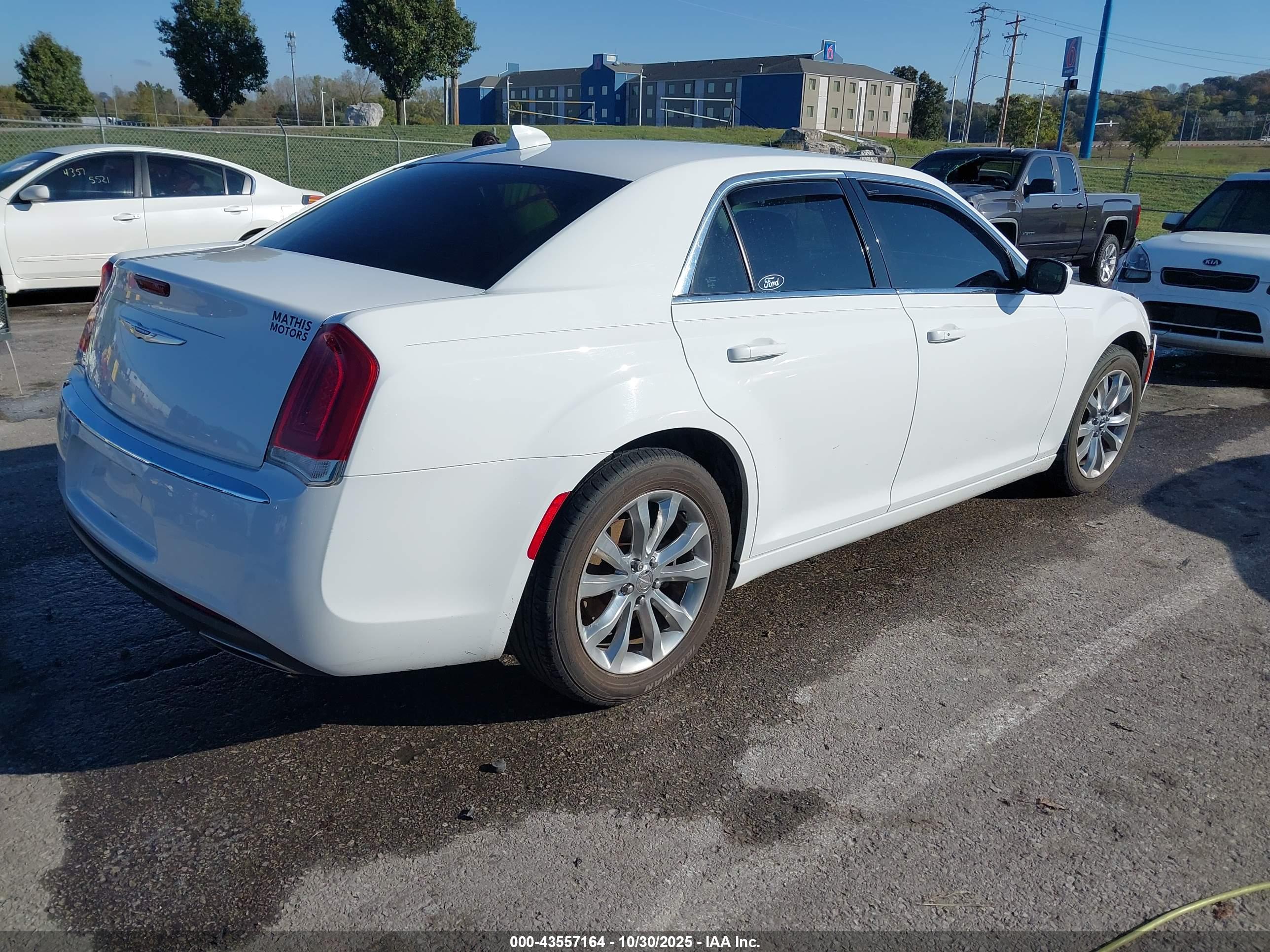 CHRYSLER 300 image 4