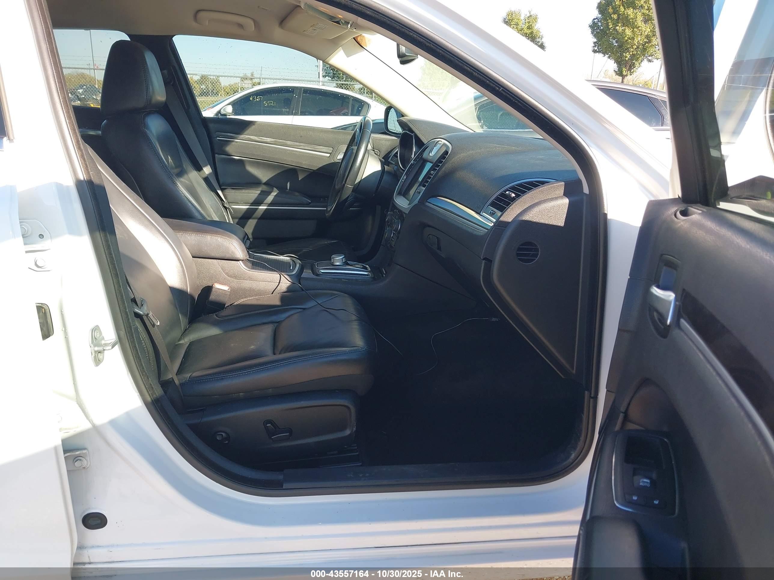 CHRYSLER 300 image 5