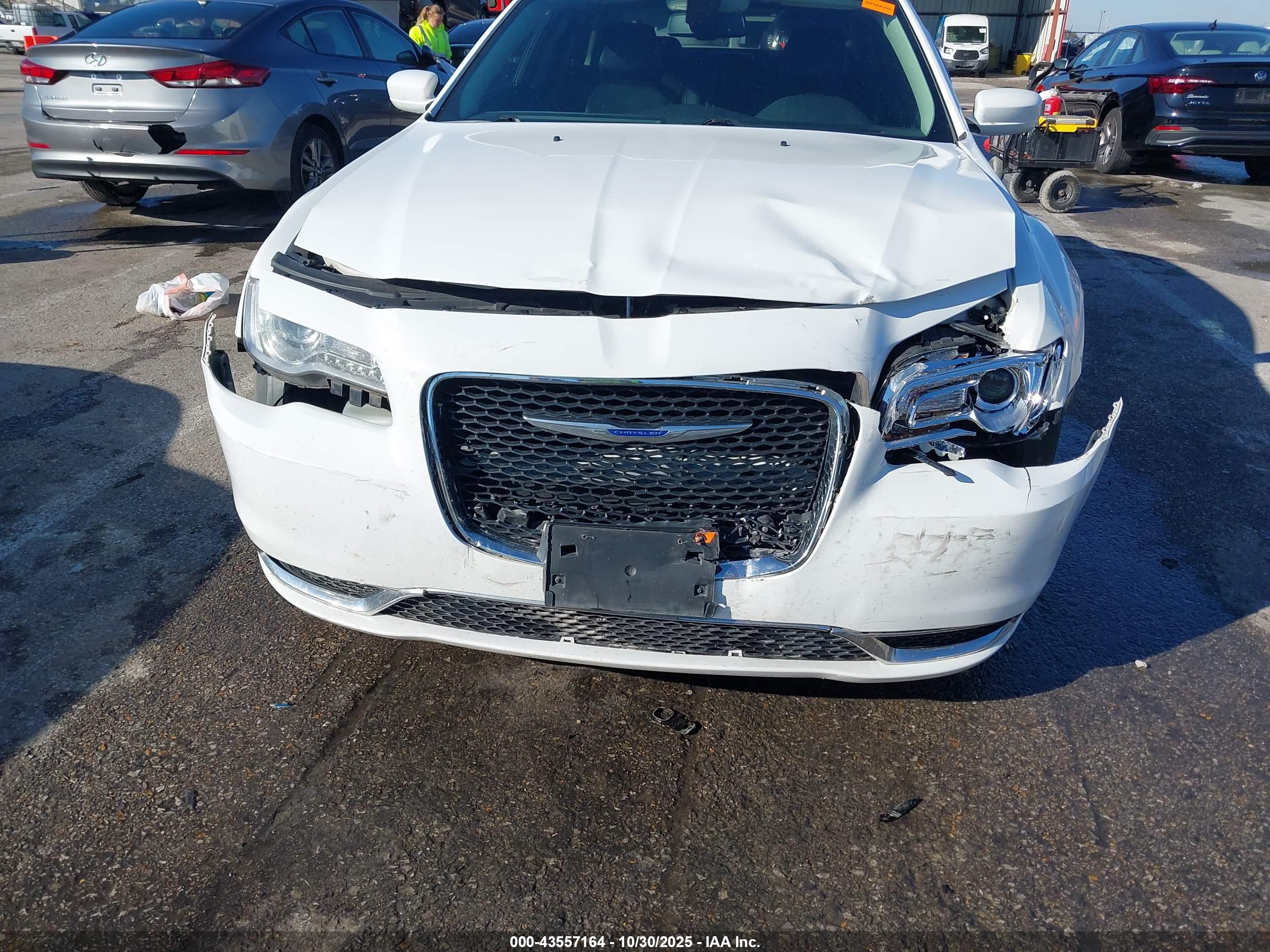 CHRYSLER 300 image 6