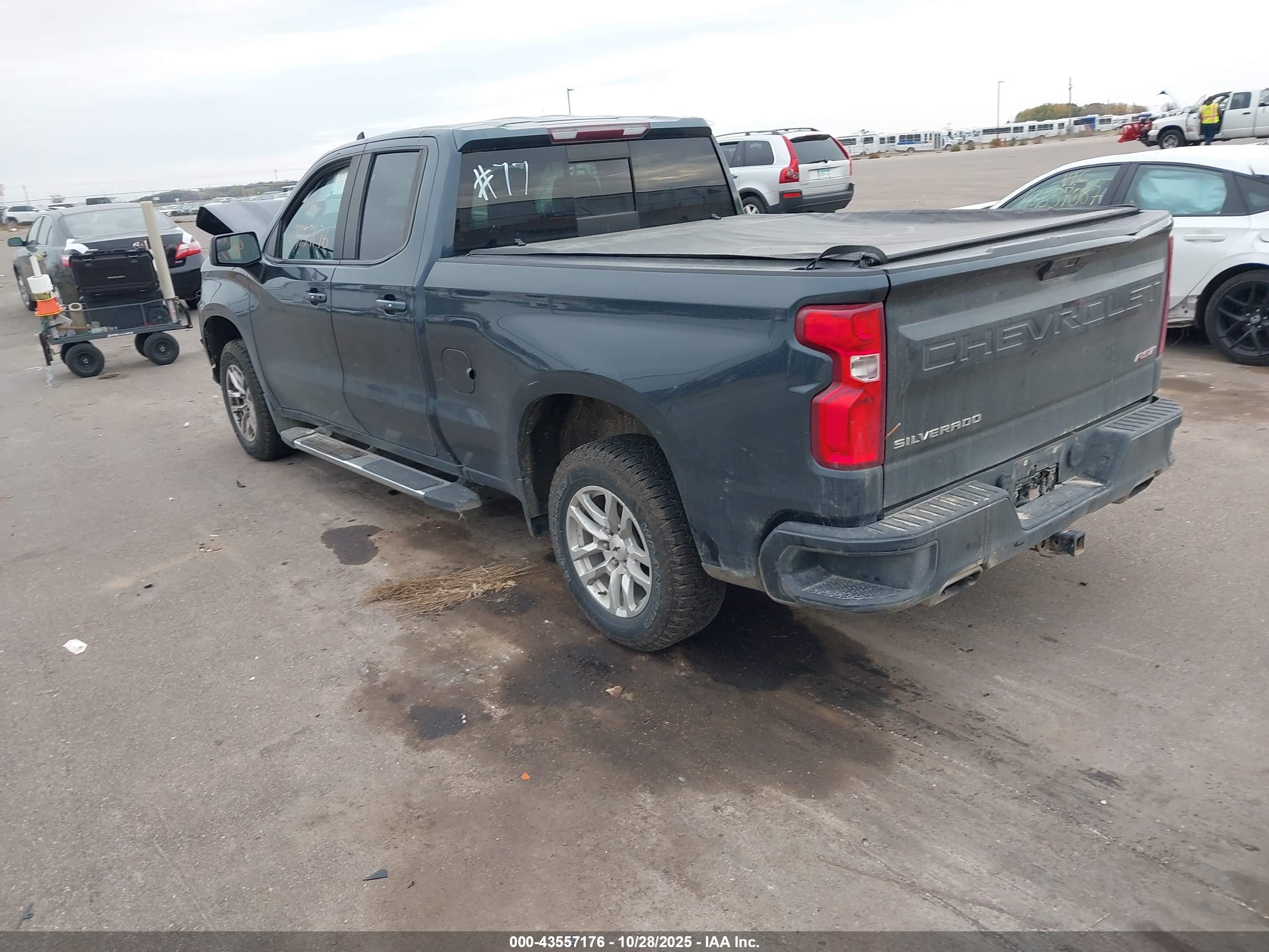 CHEVROLET SILVERADO image 3