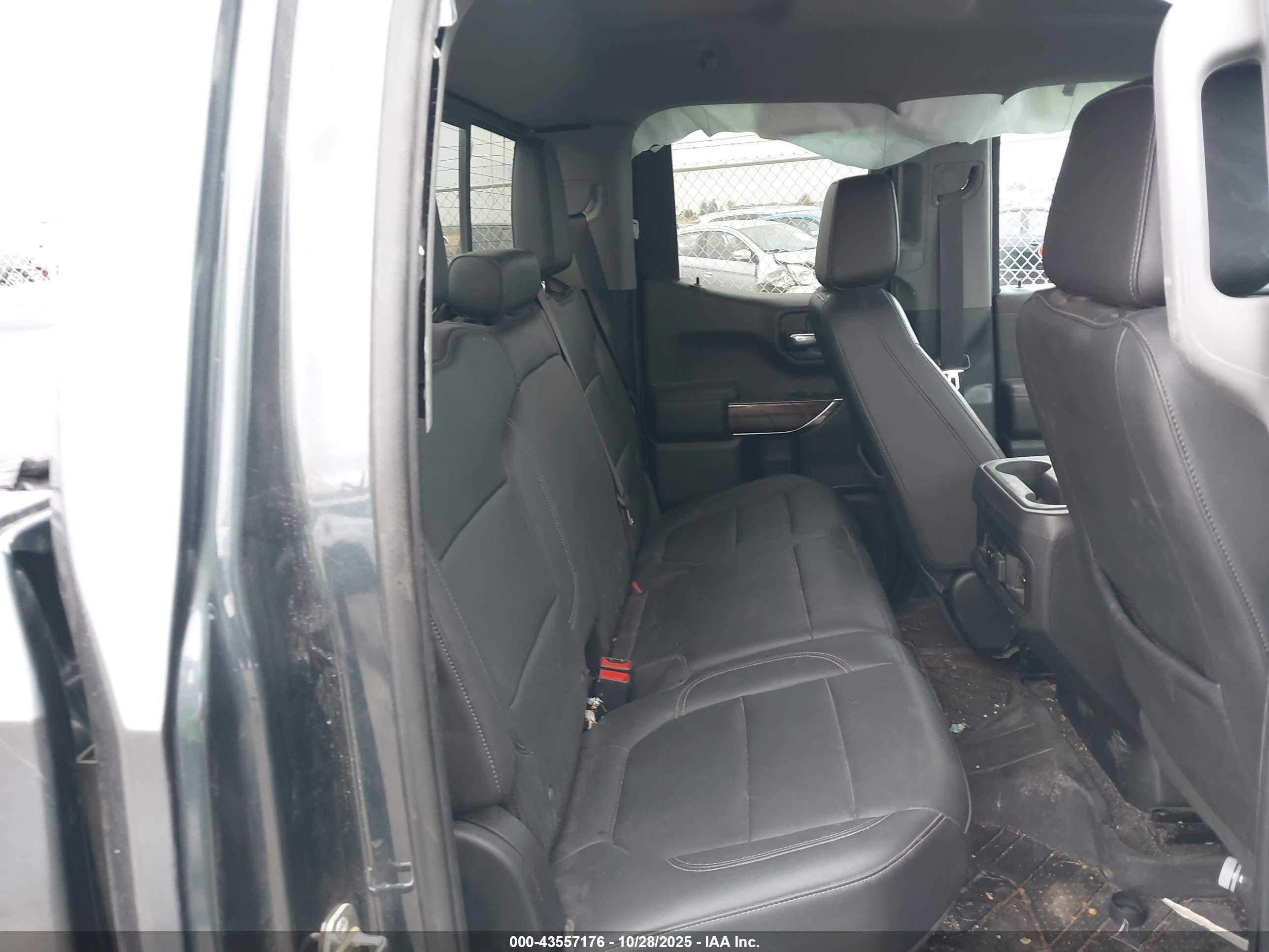 CHEVROLET SILVERADO image 8