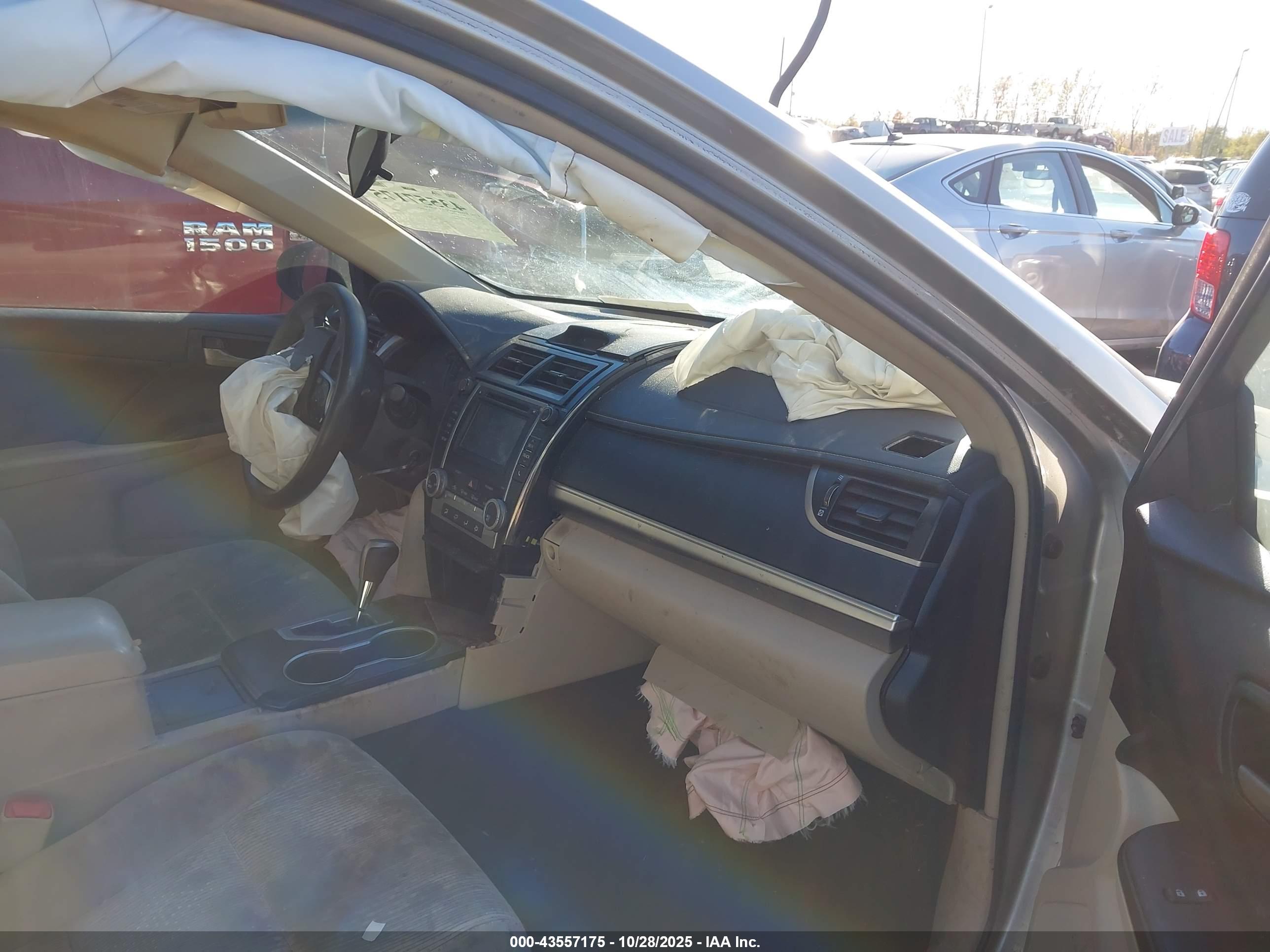 TOYOTA CAMRY image 5