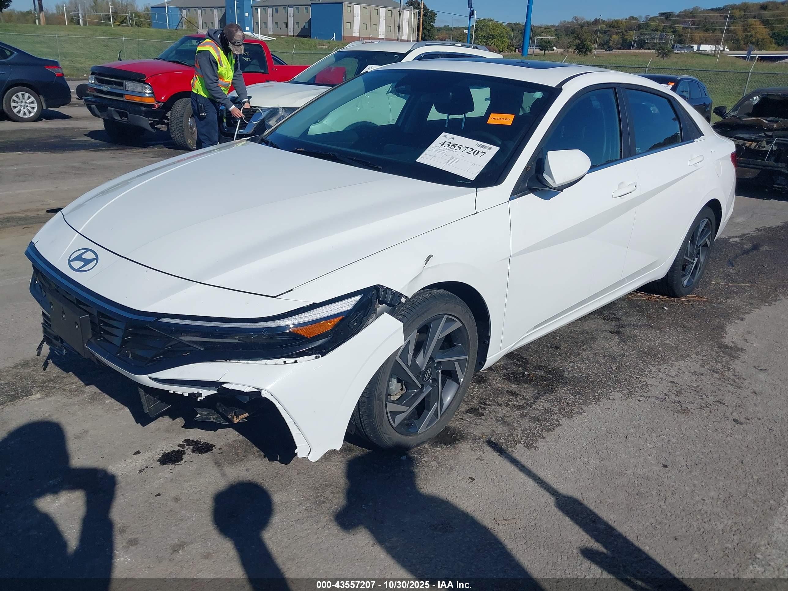 HYUNDAI ELANTRA image 2