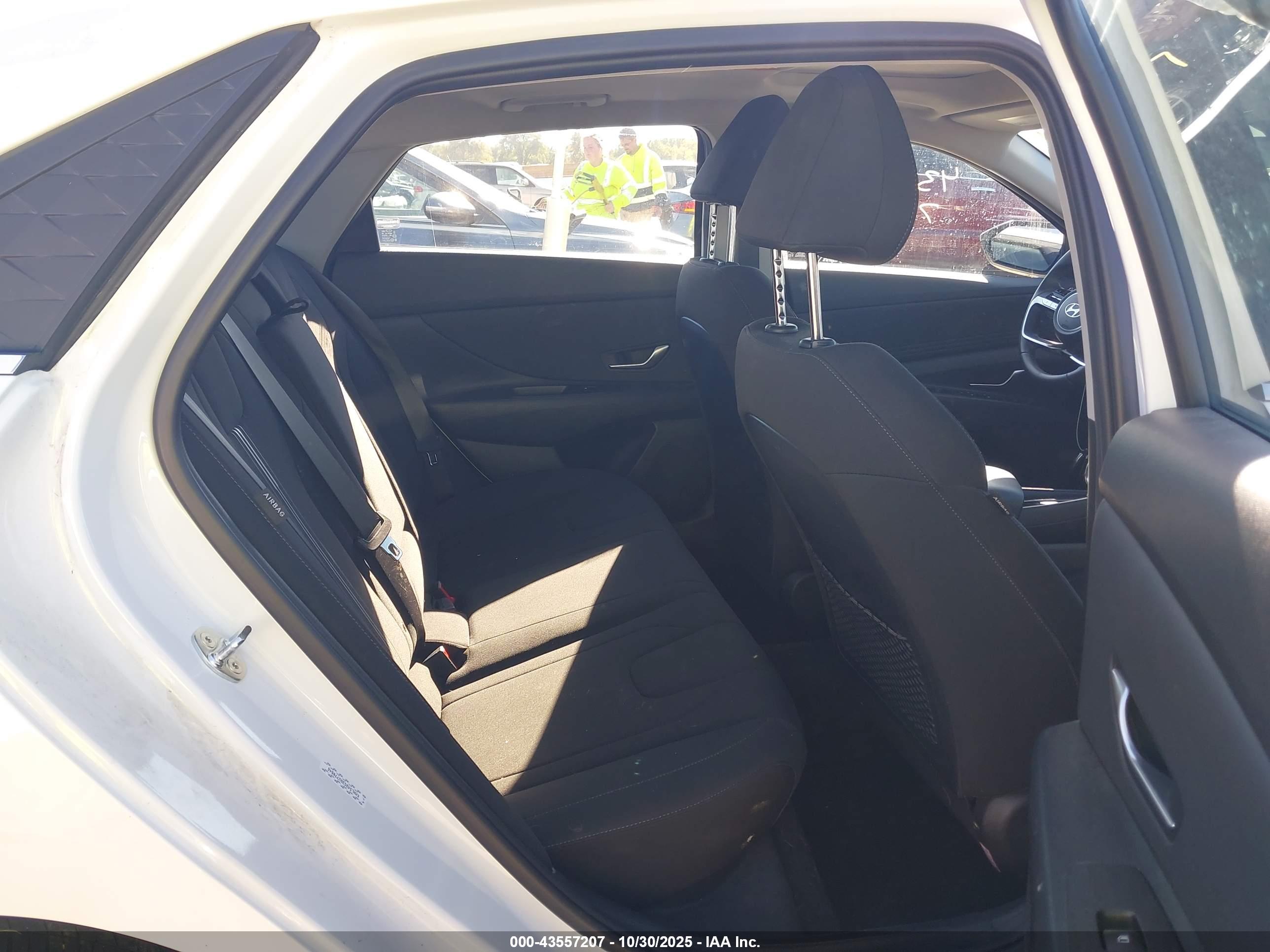 HYUNDAI ELANTRA image 8