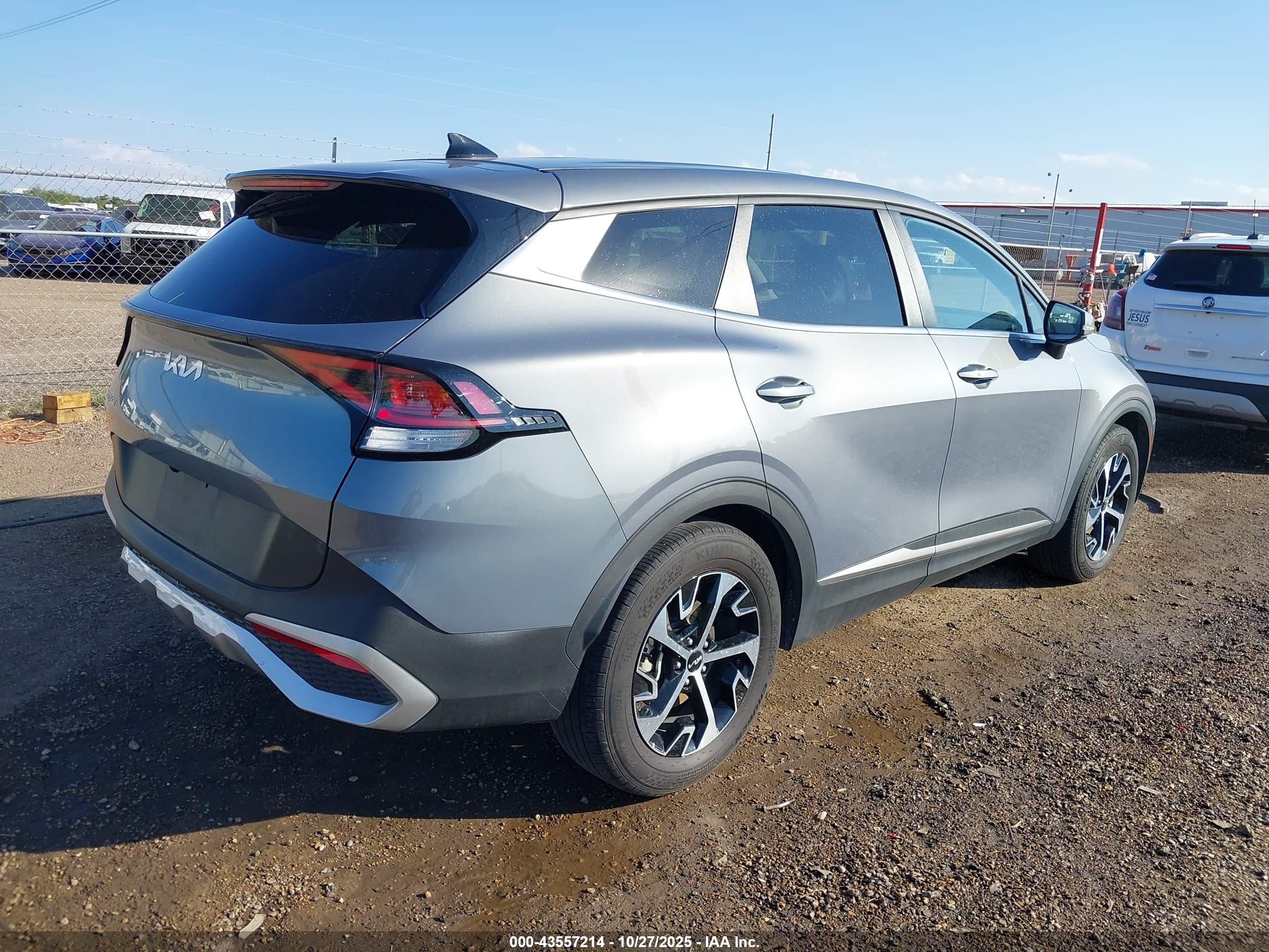 KIA SPORTAGE image 4
