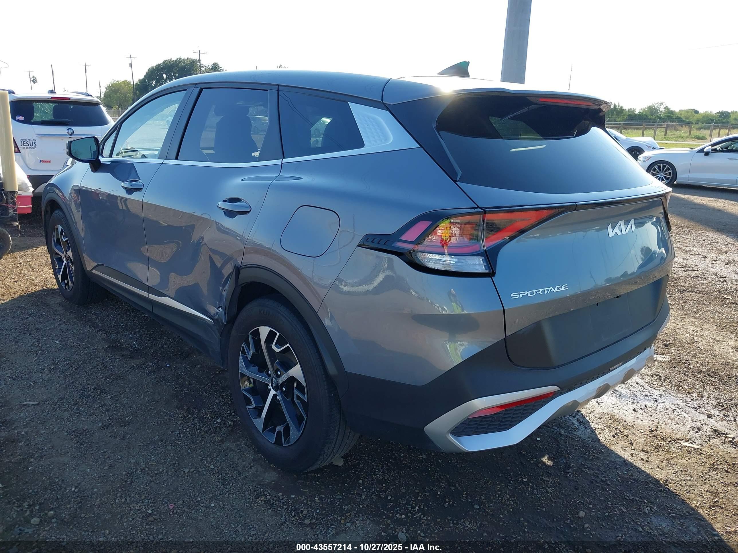 KIA SPORTAGE image 6