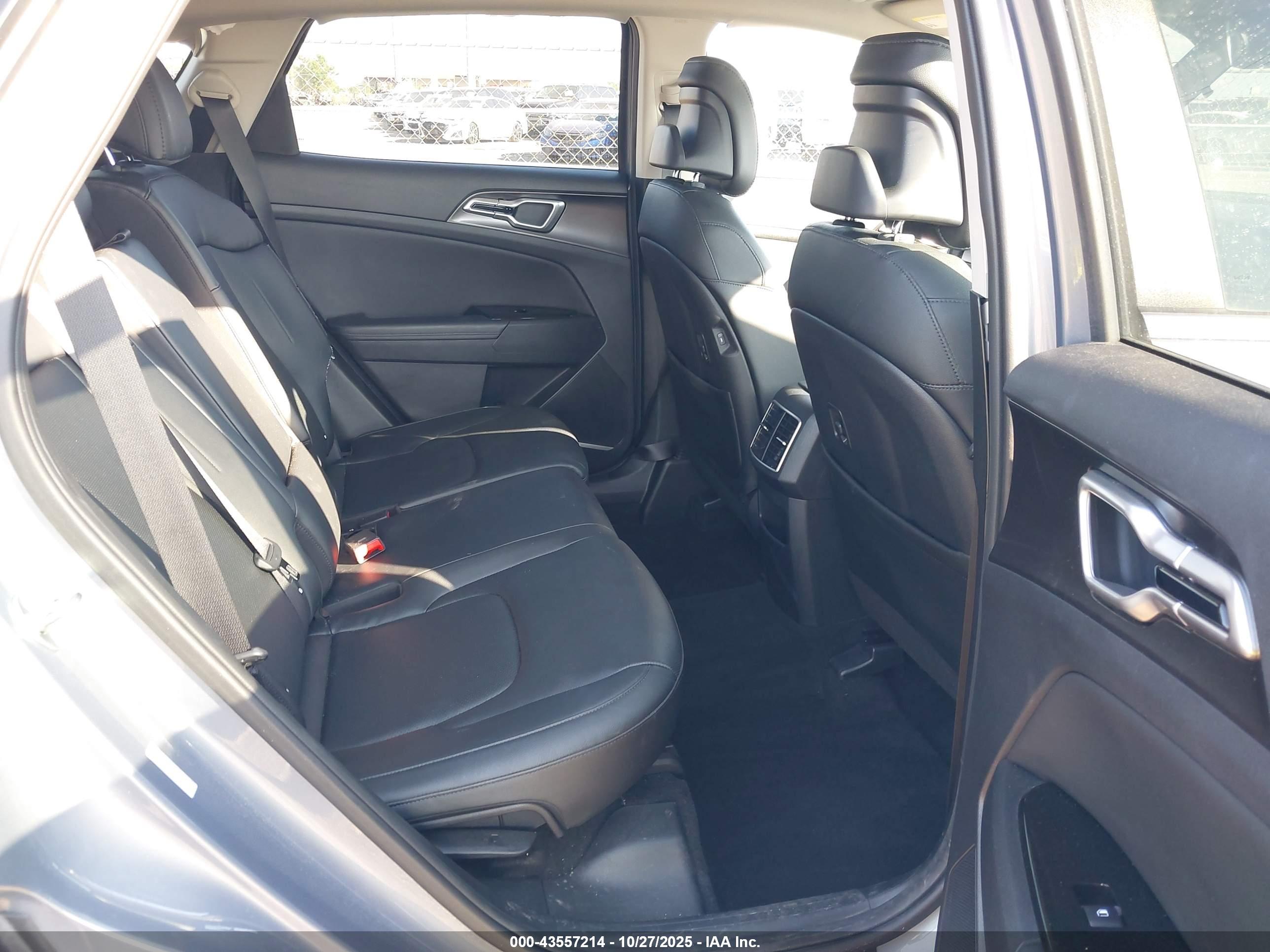 KIA SPORTAGE image 8