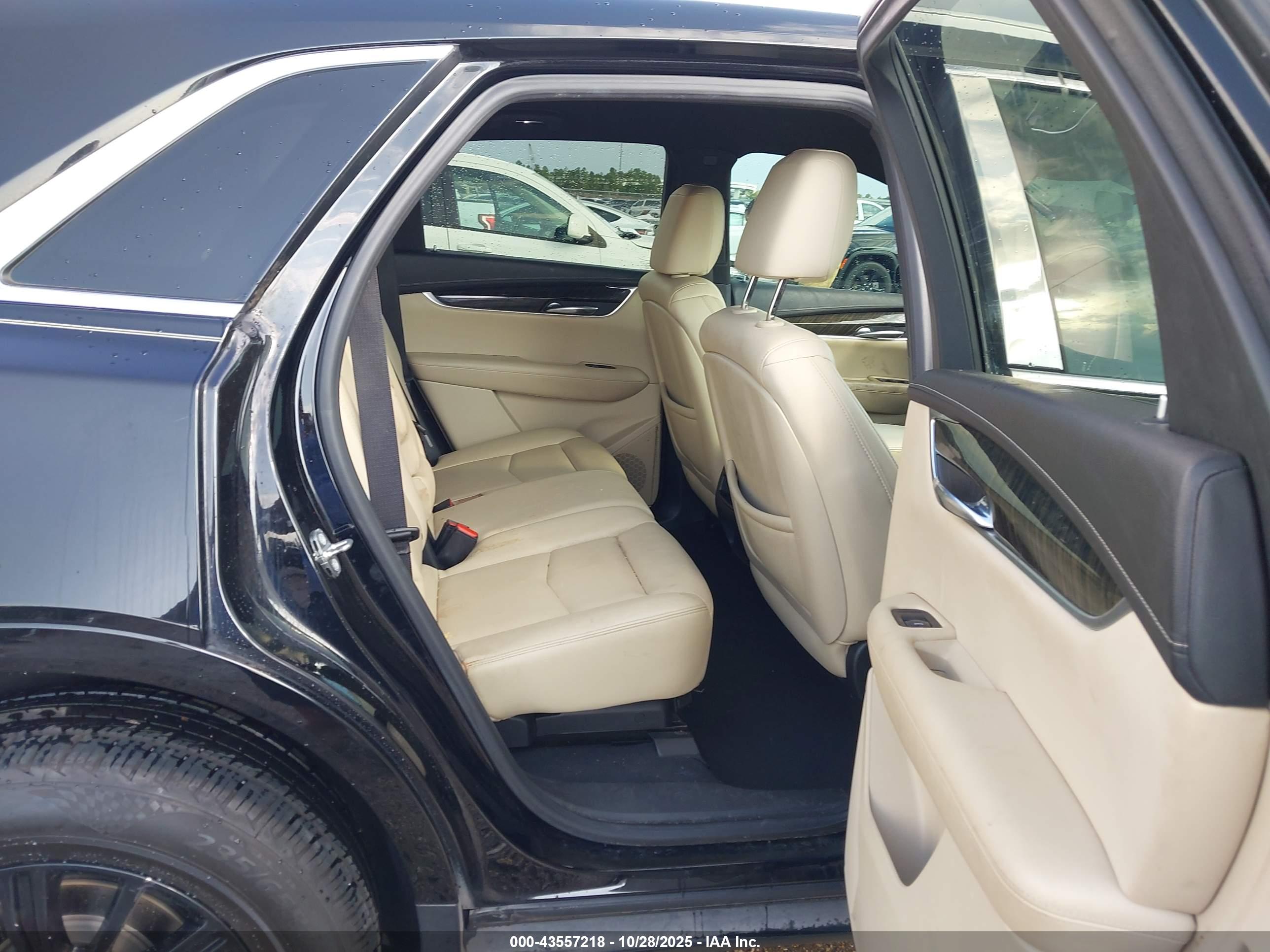 CADILLAC XT5 image 8