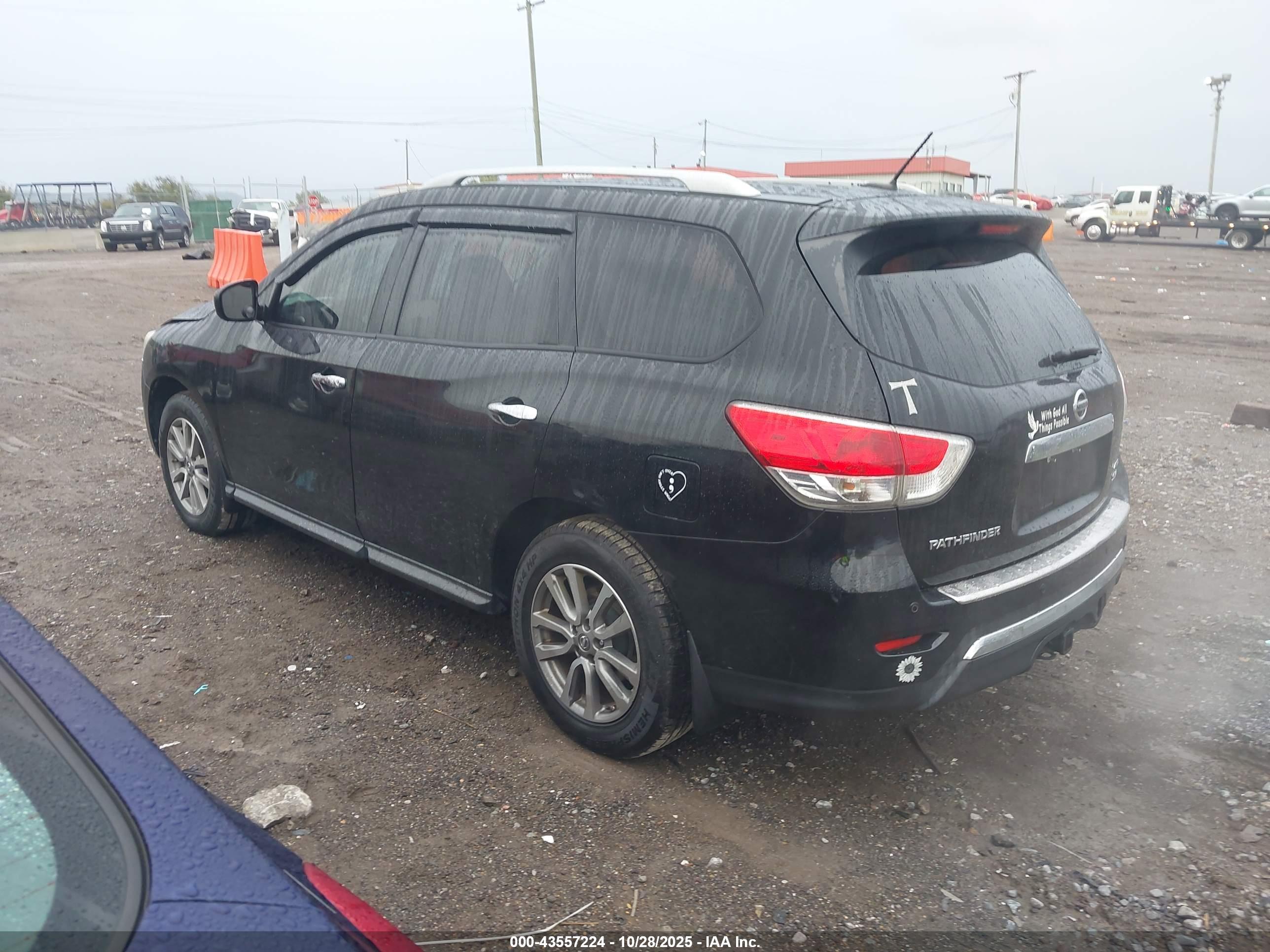 NISSAN PATHFINDER image 3