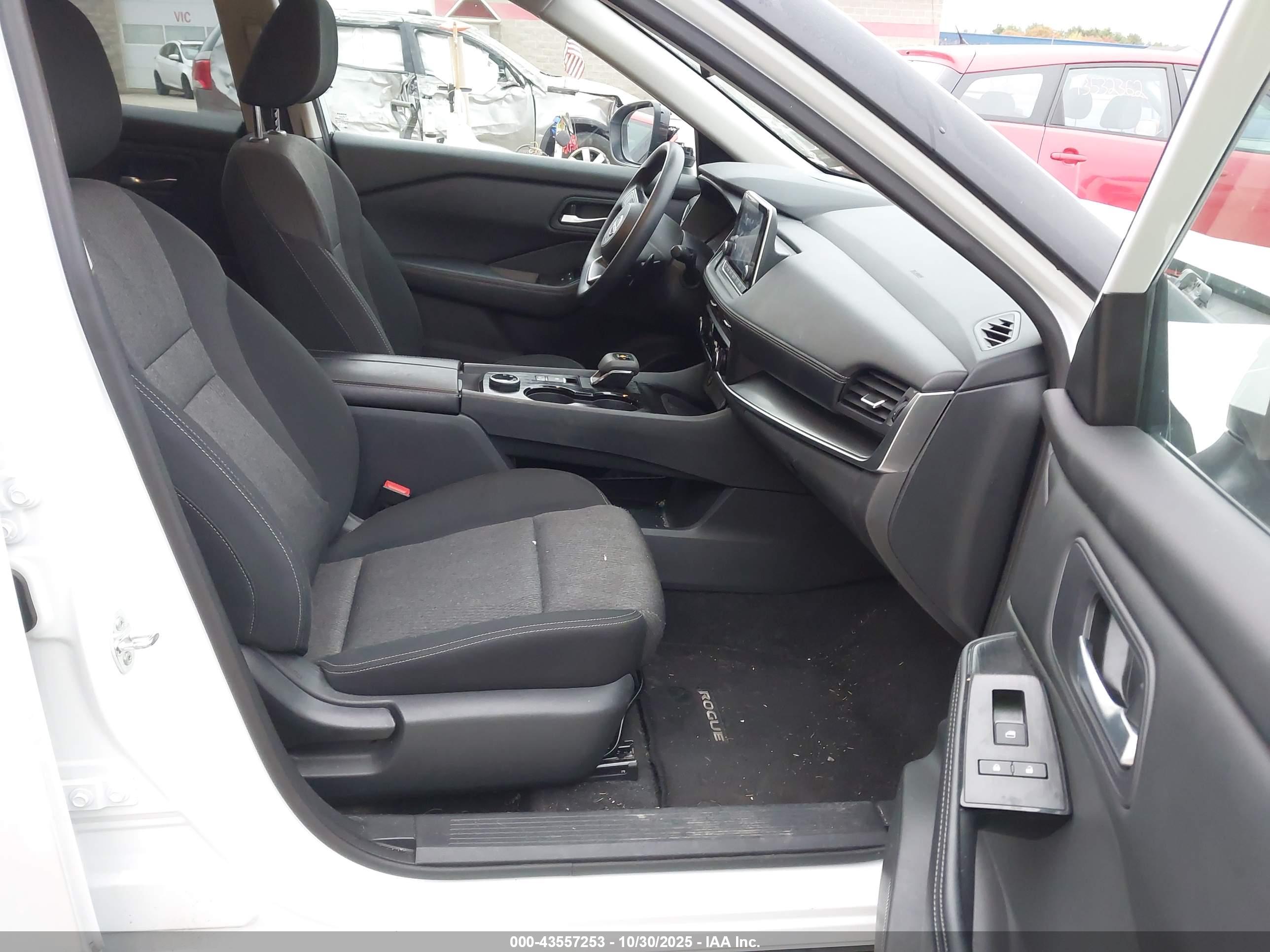 NISSAN ROGUE image 5