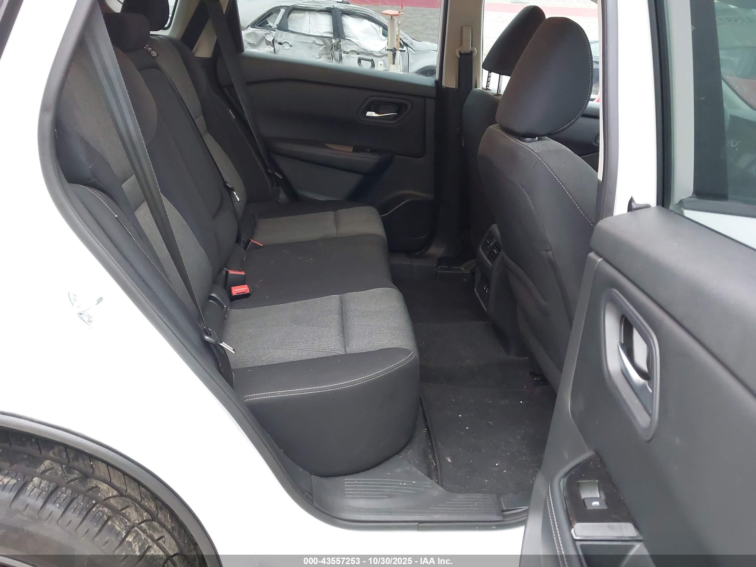 NISSAN ROGUE image 8