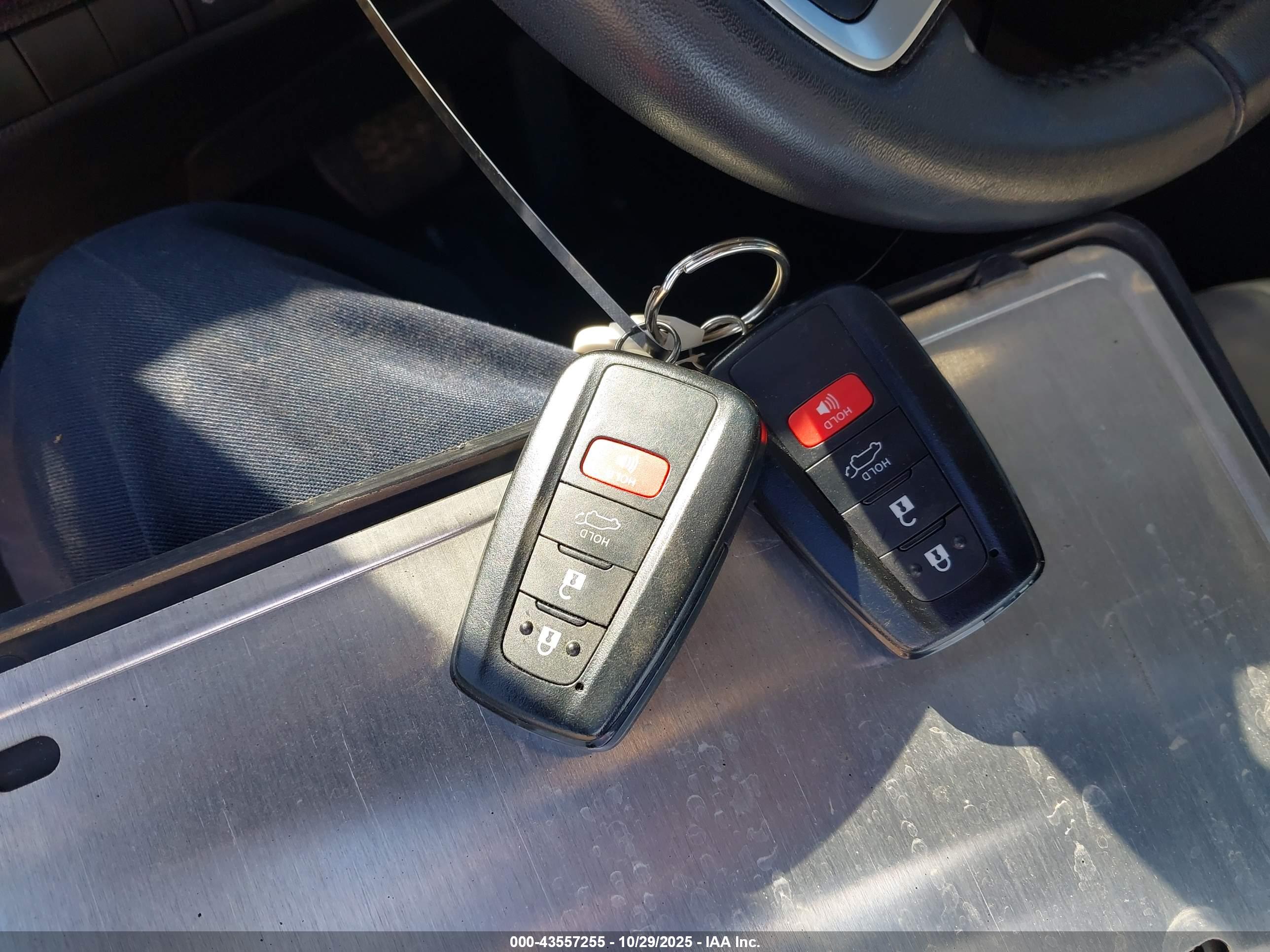TOYOTA RAV4 image 11