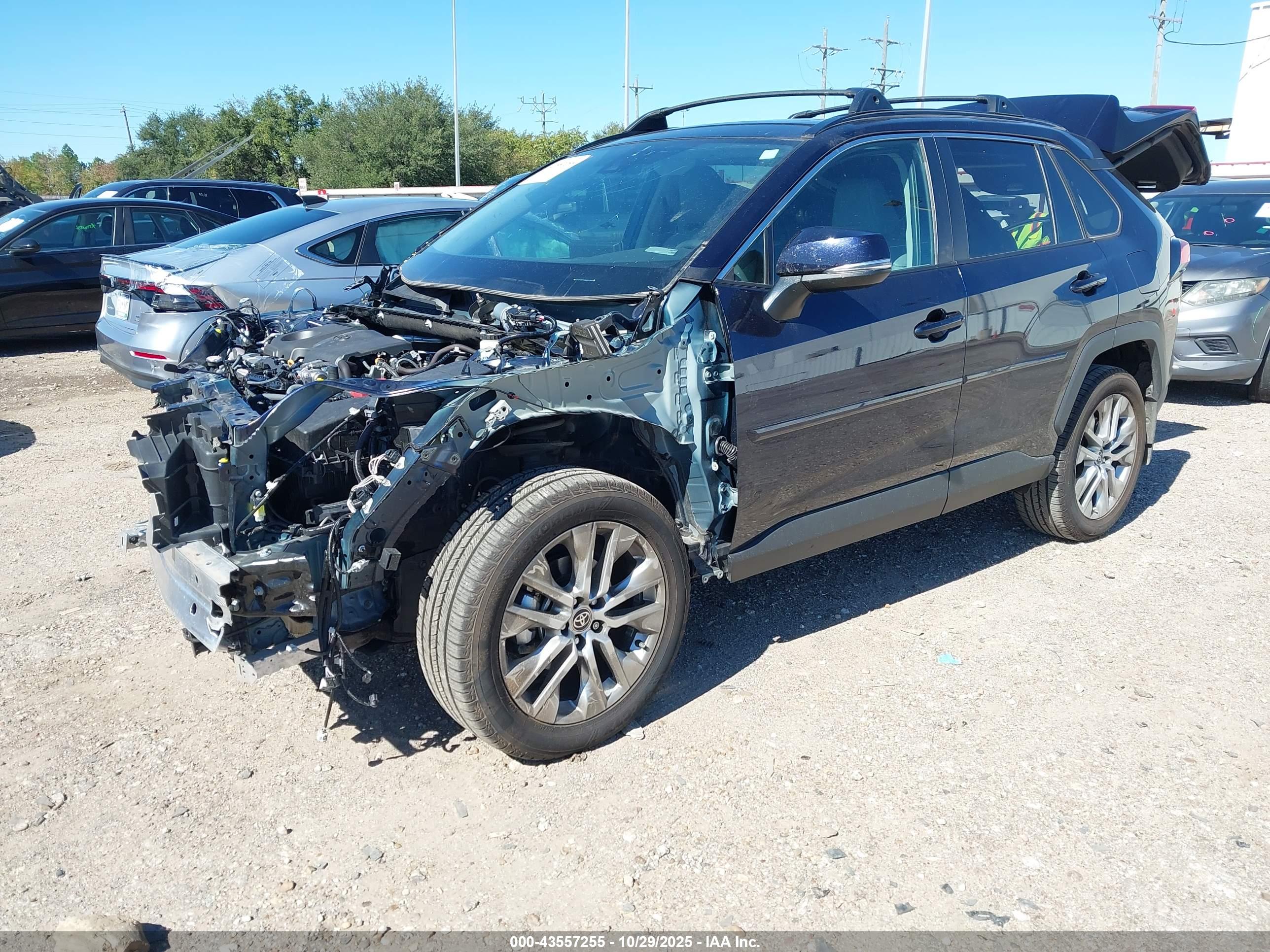 TOYOTA RAV4 image 2