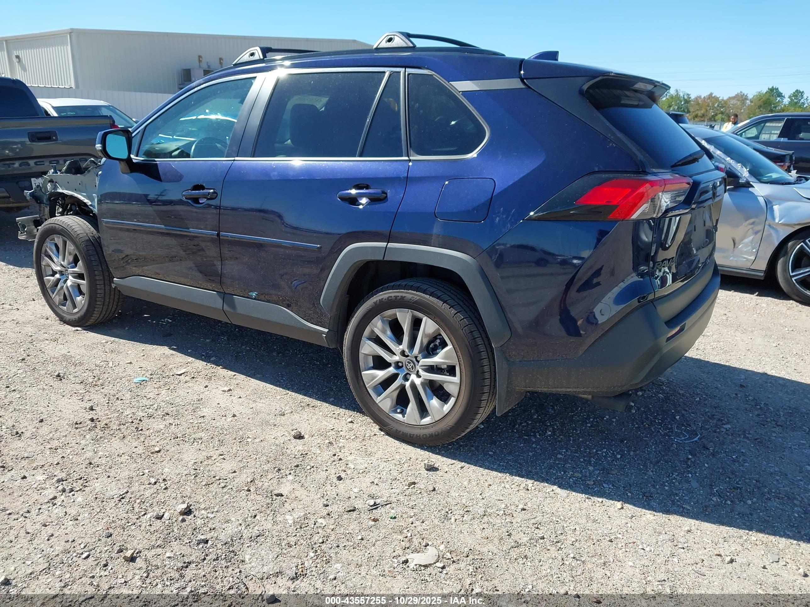 TOYOTA RAV4 image 3