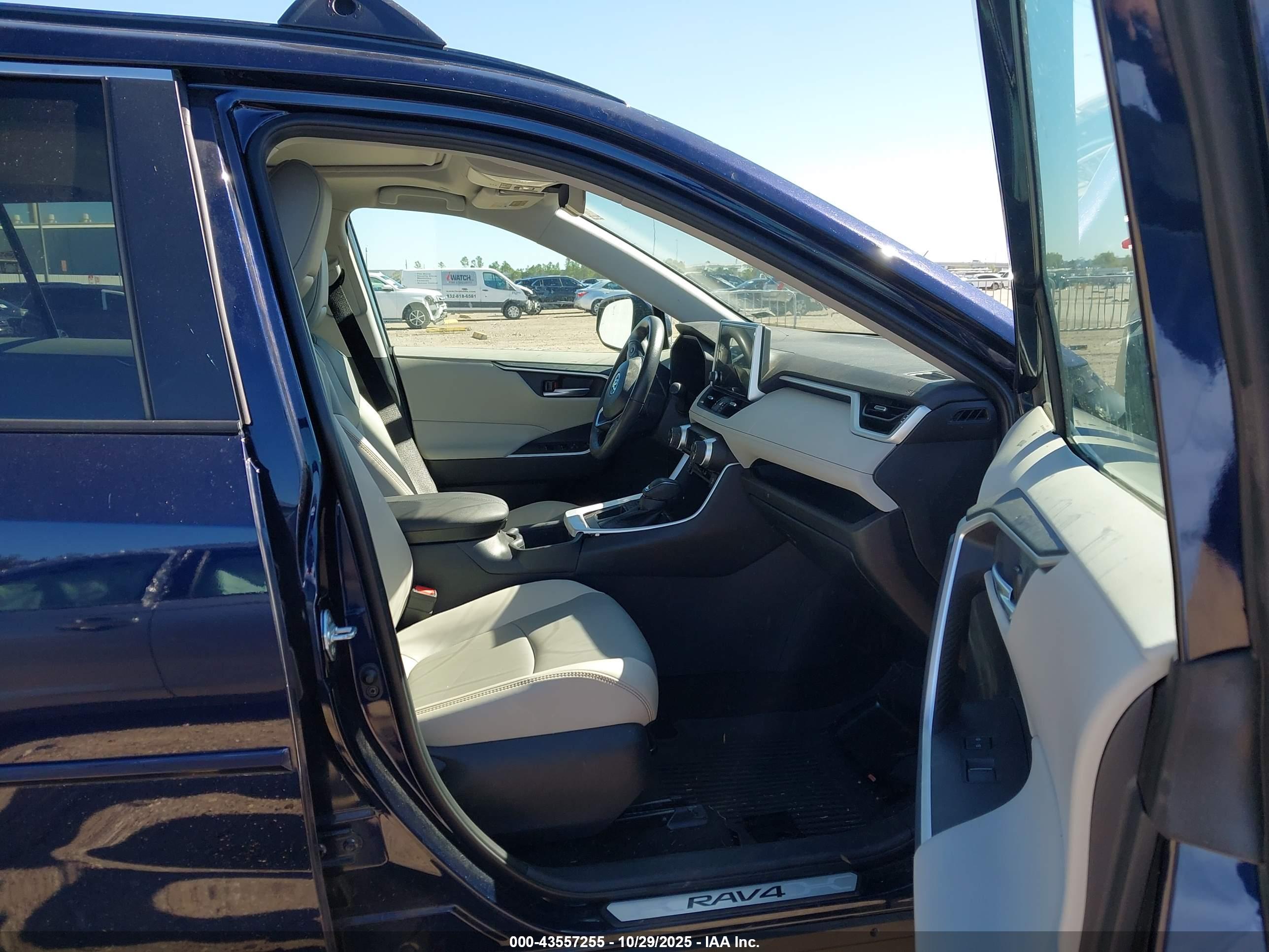 TOYOTA RAV4 image 5