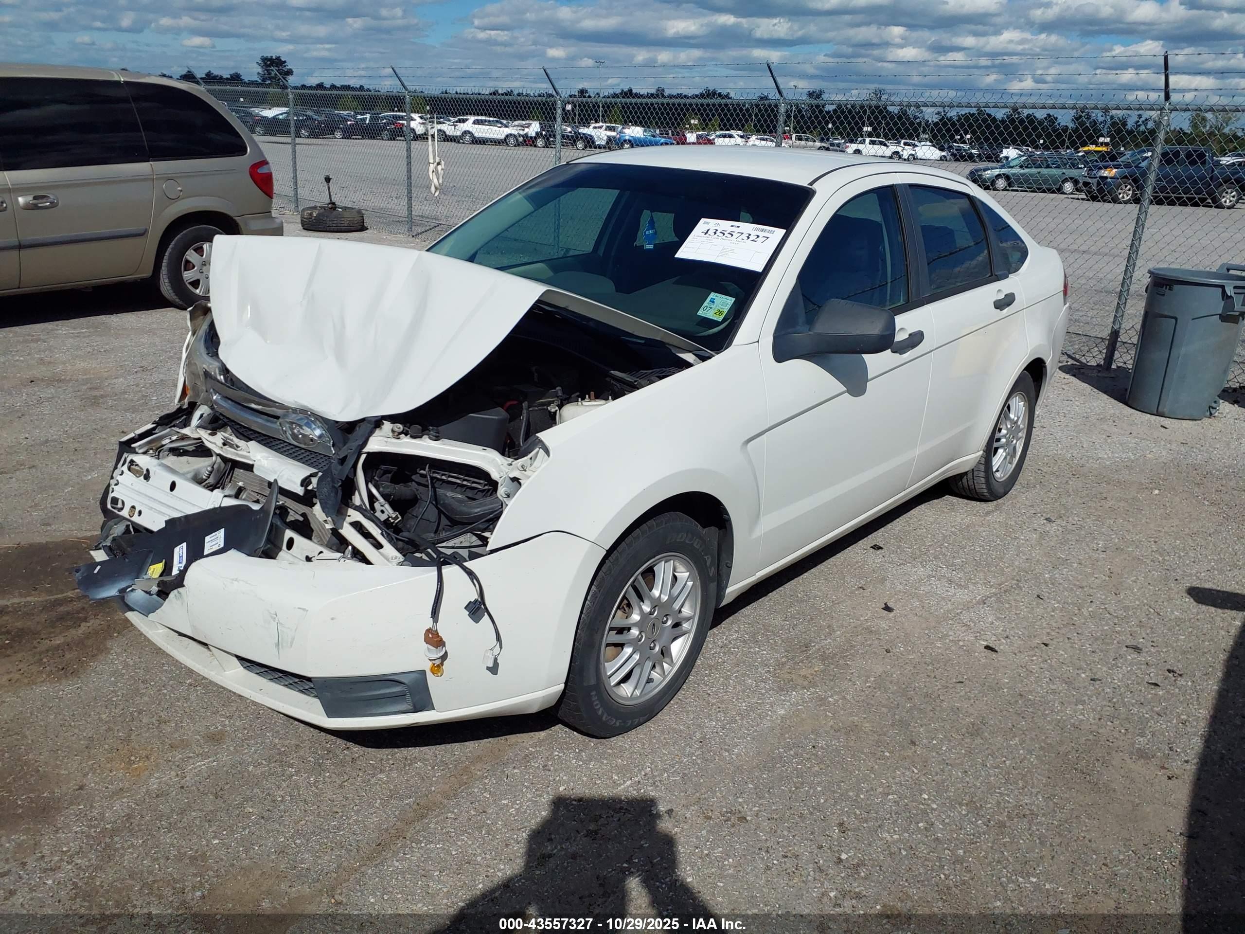 FORD FOCUS image 2
