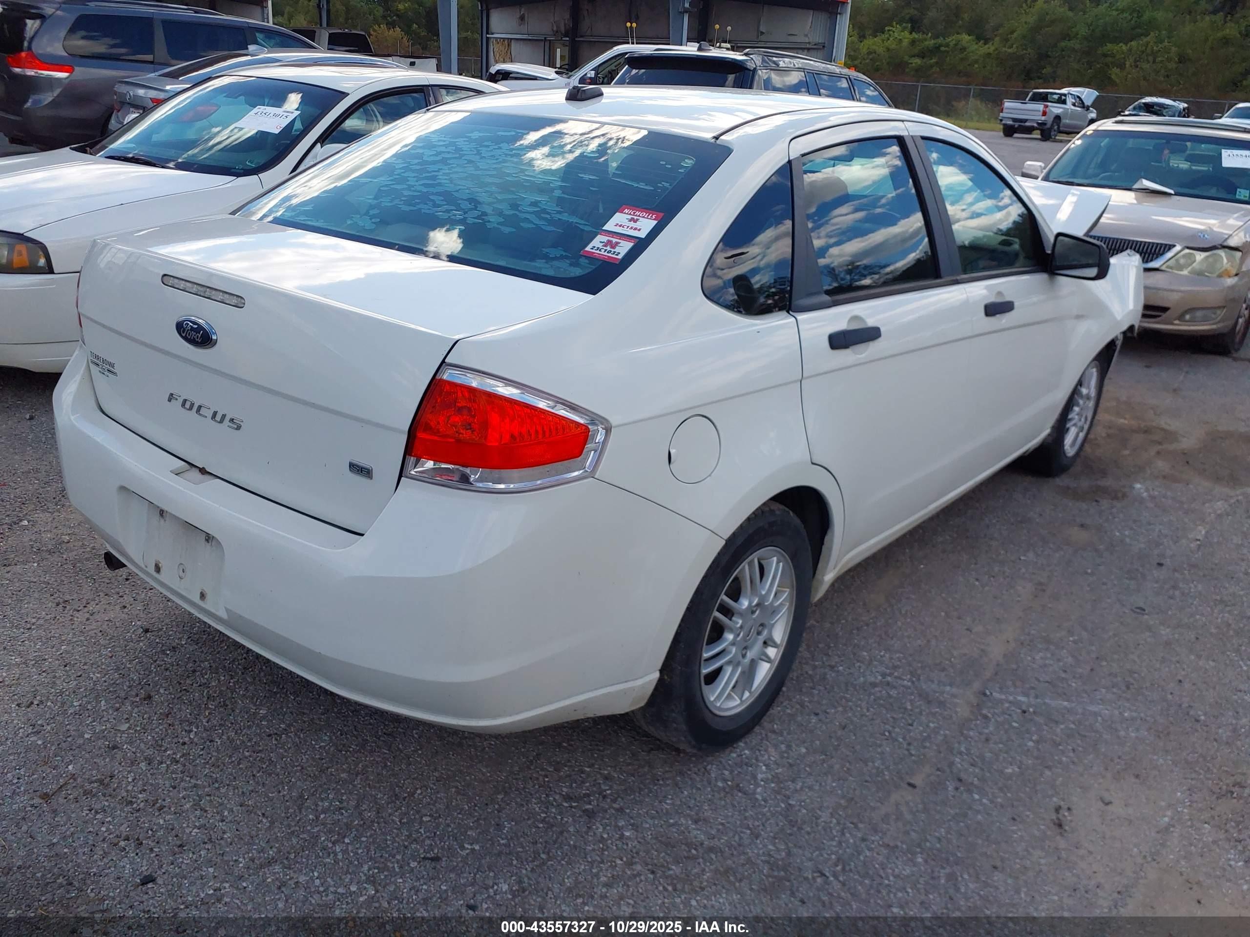 FORD FOCUS image 4