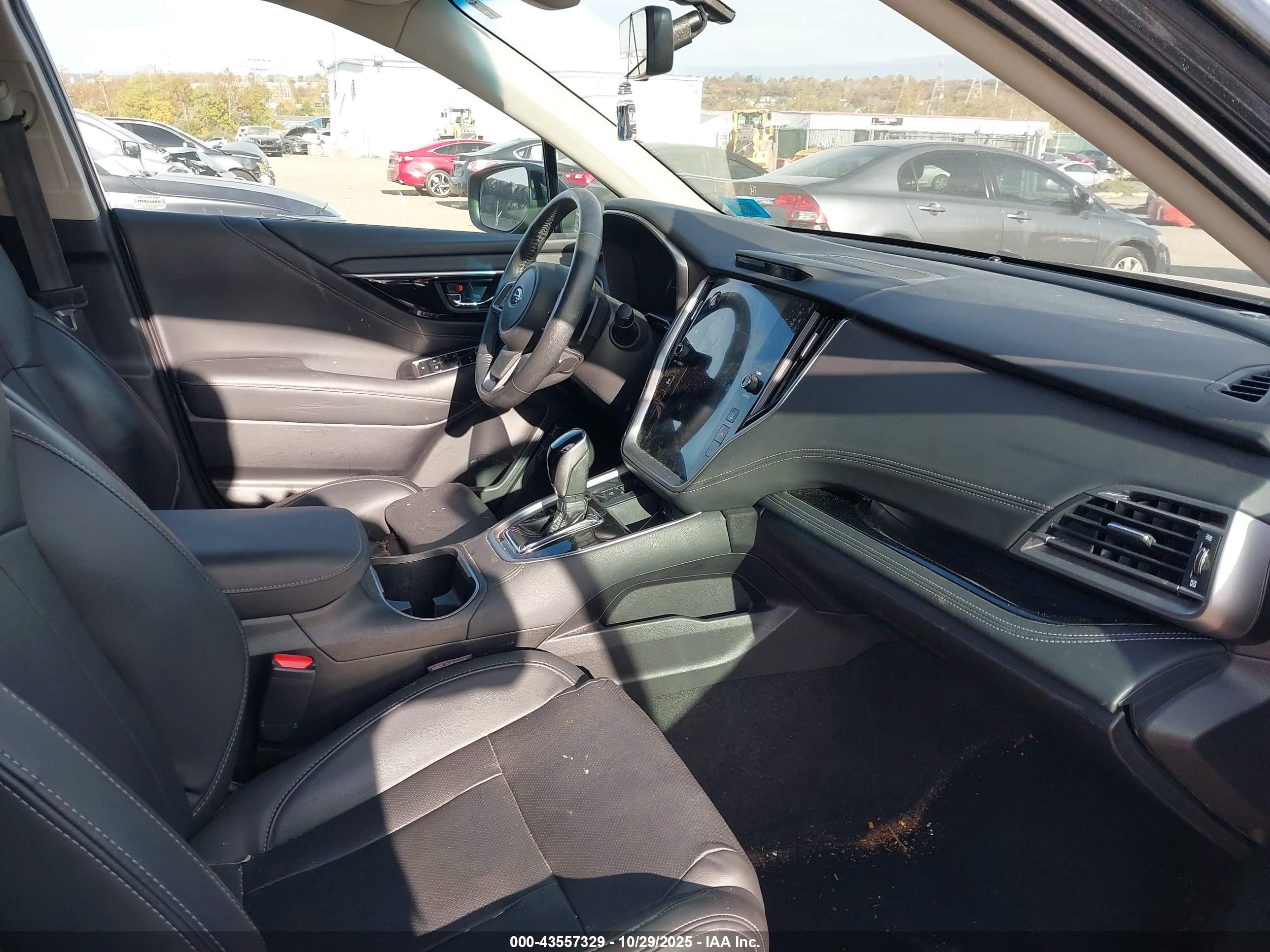 SUBARU OUTBACK image 5