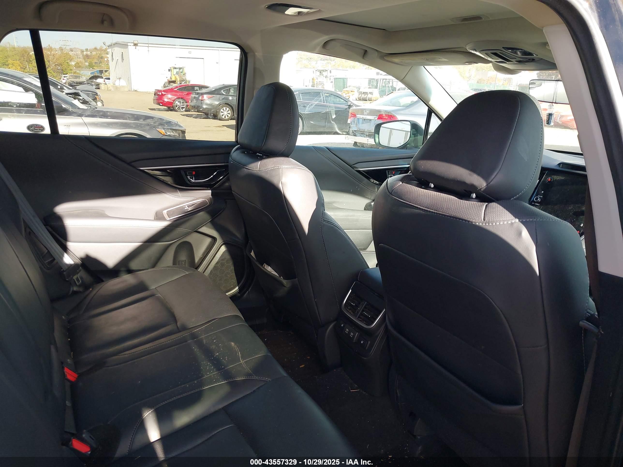 SUBARU OUTBACK image 8