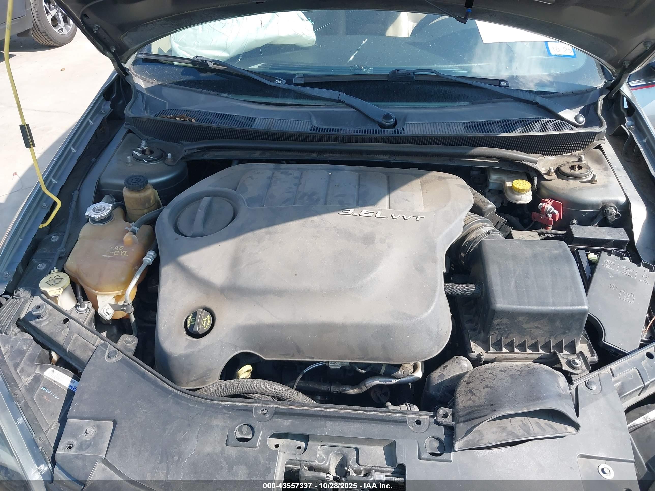 CHRYSLER 200 image 10