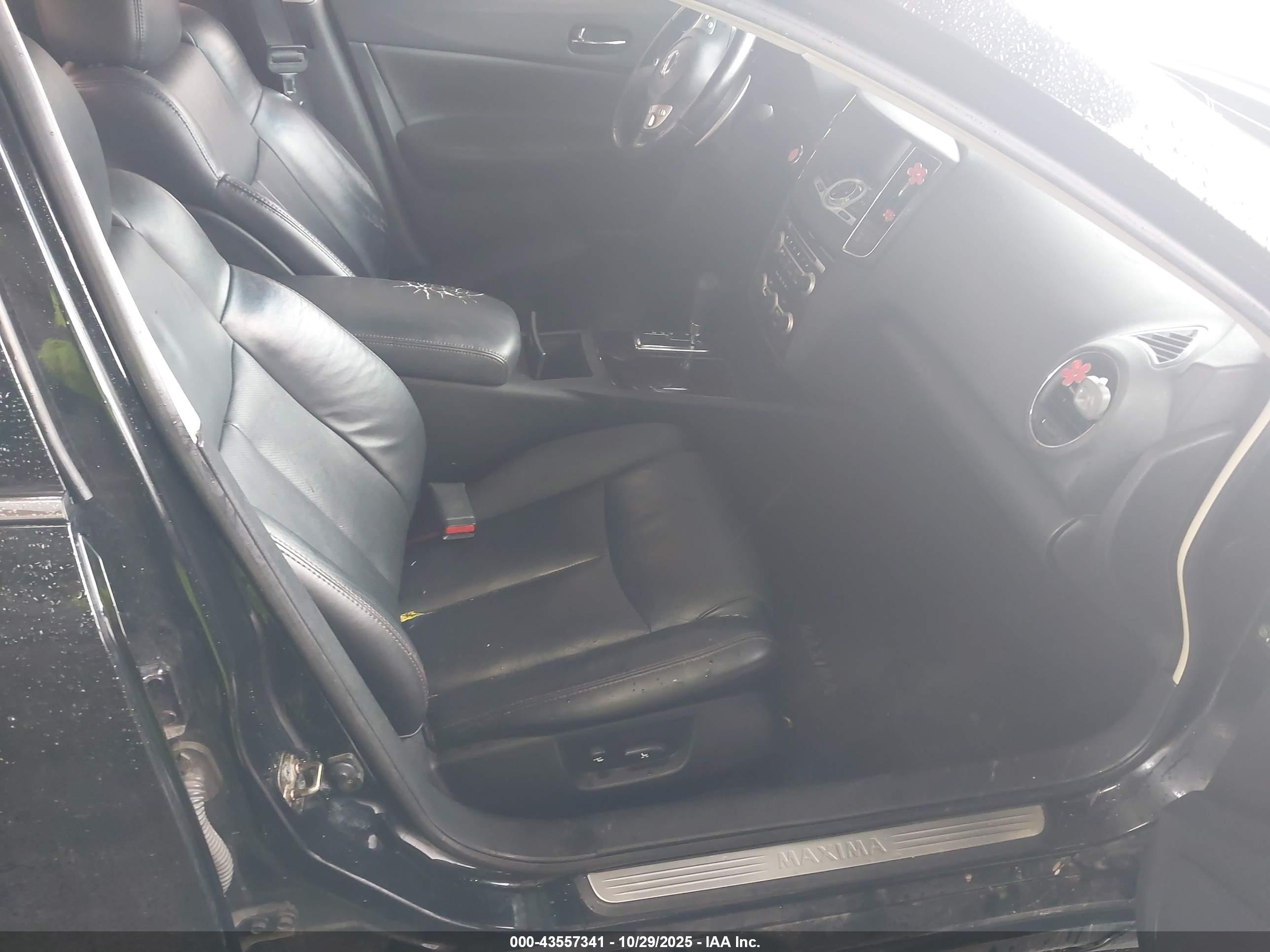 NISSAN MAXIMA image 5