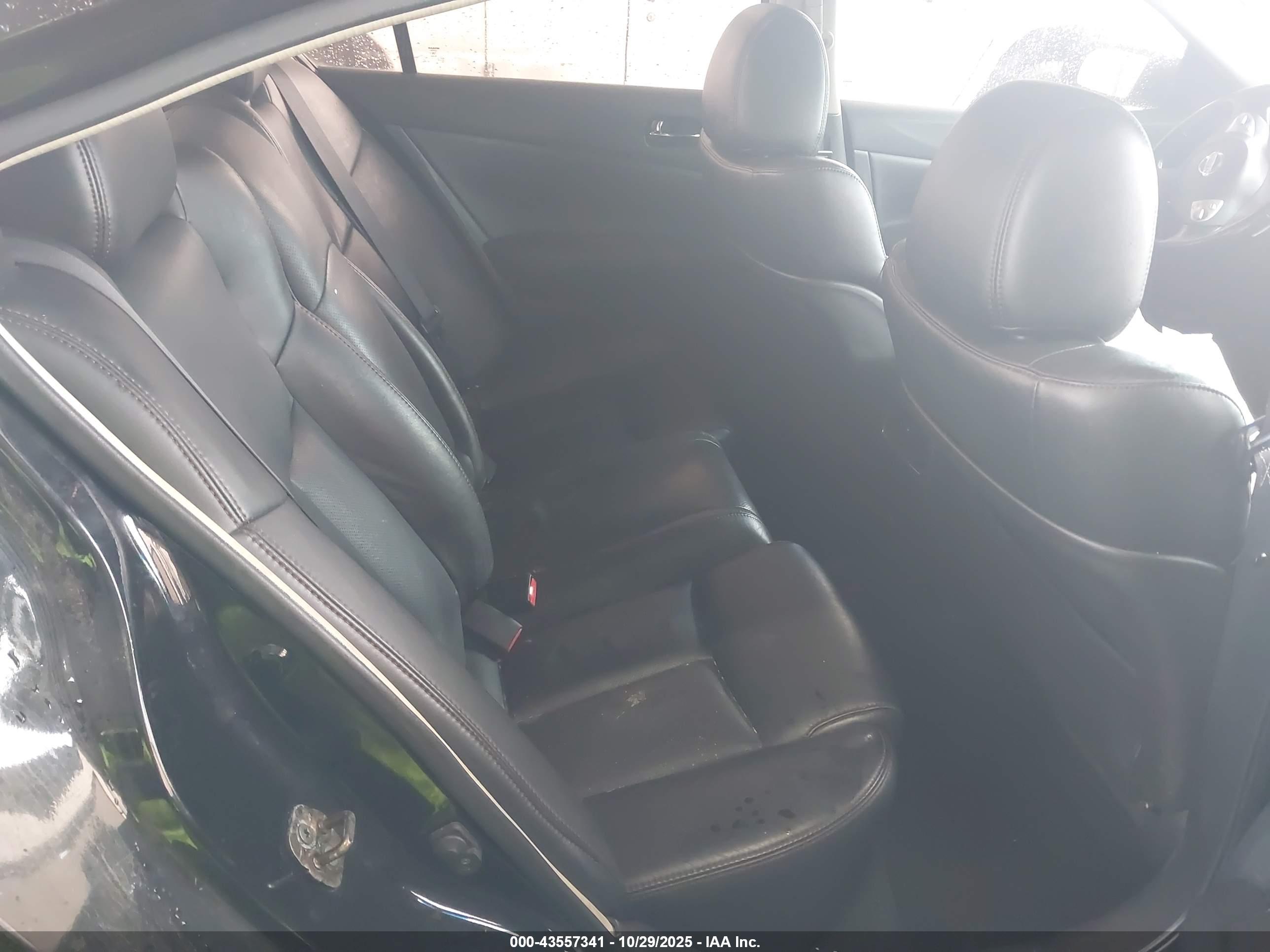 NISSAN MAXIMA image 8