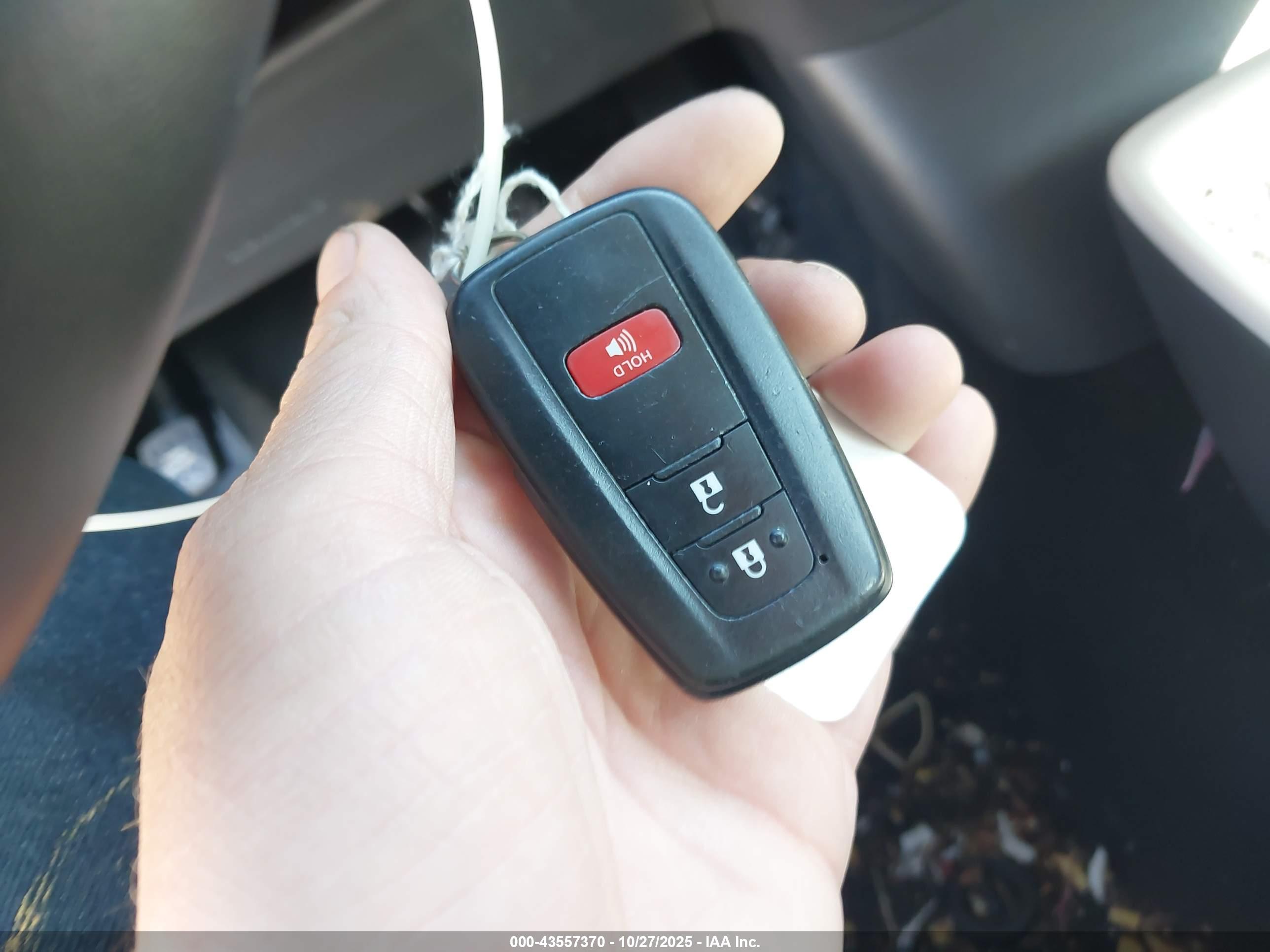 TOYOTA PRIUS image 11