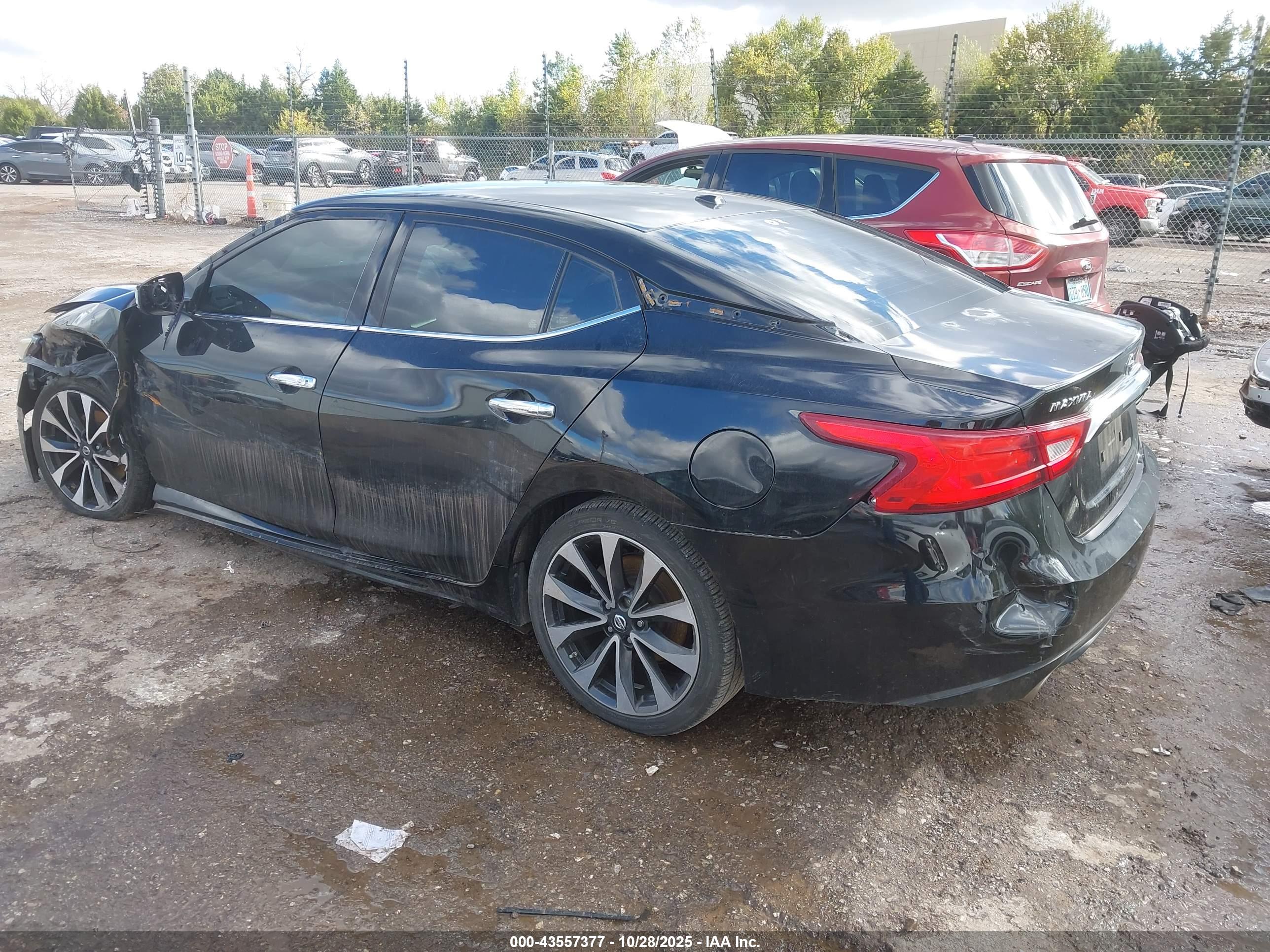 NISSAN MAXIMA image 3