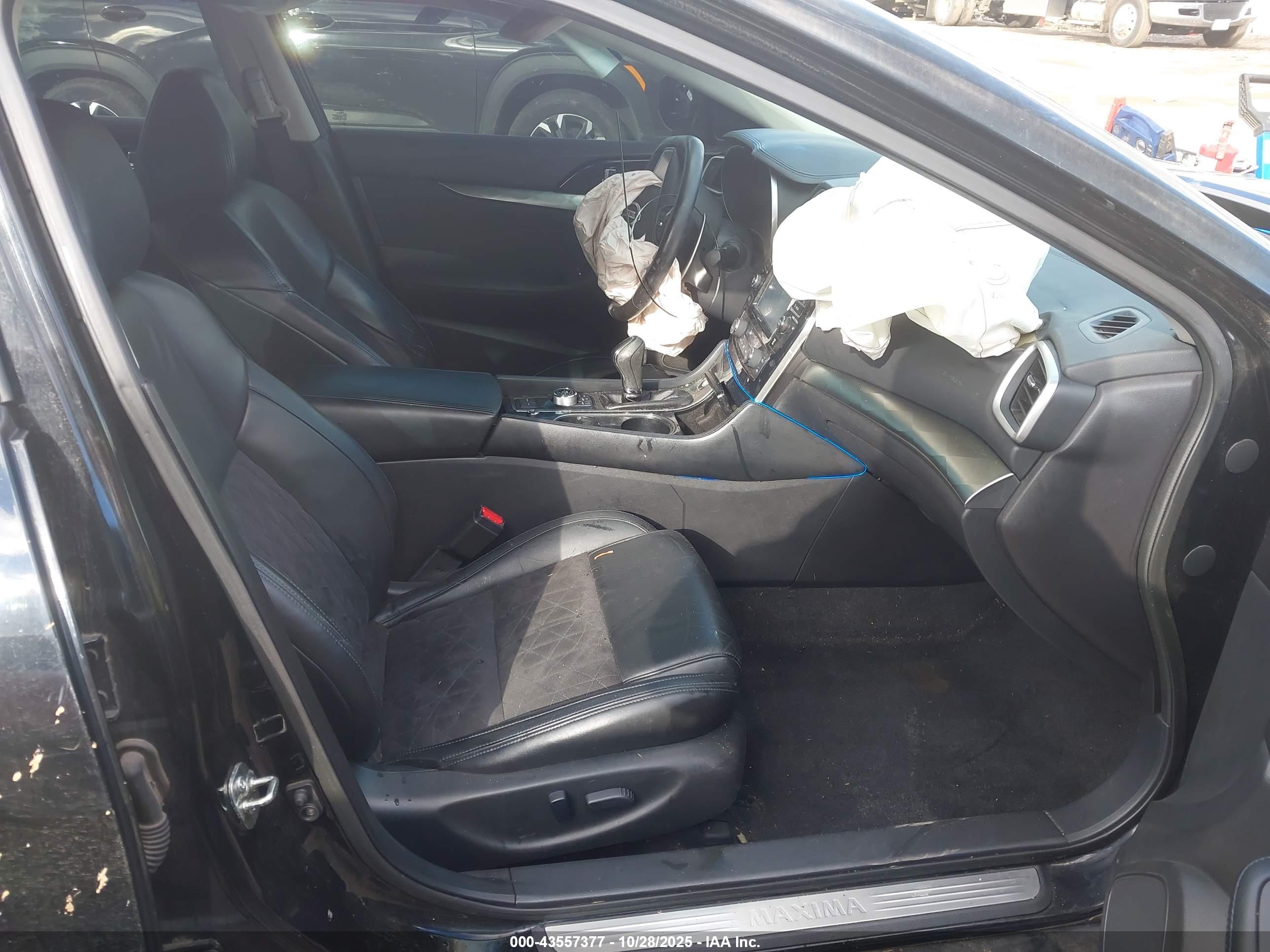 NISSAN MAXIMA image 5