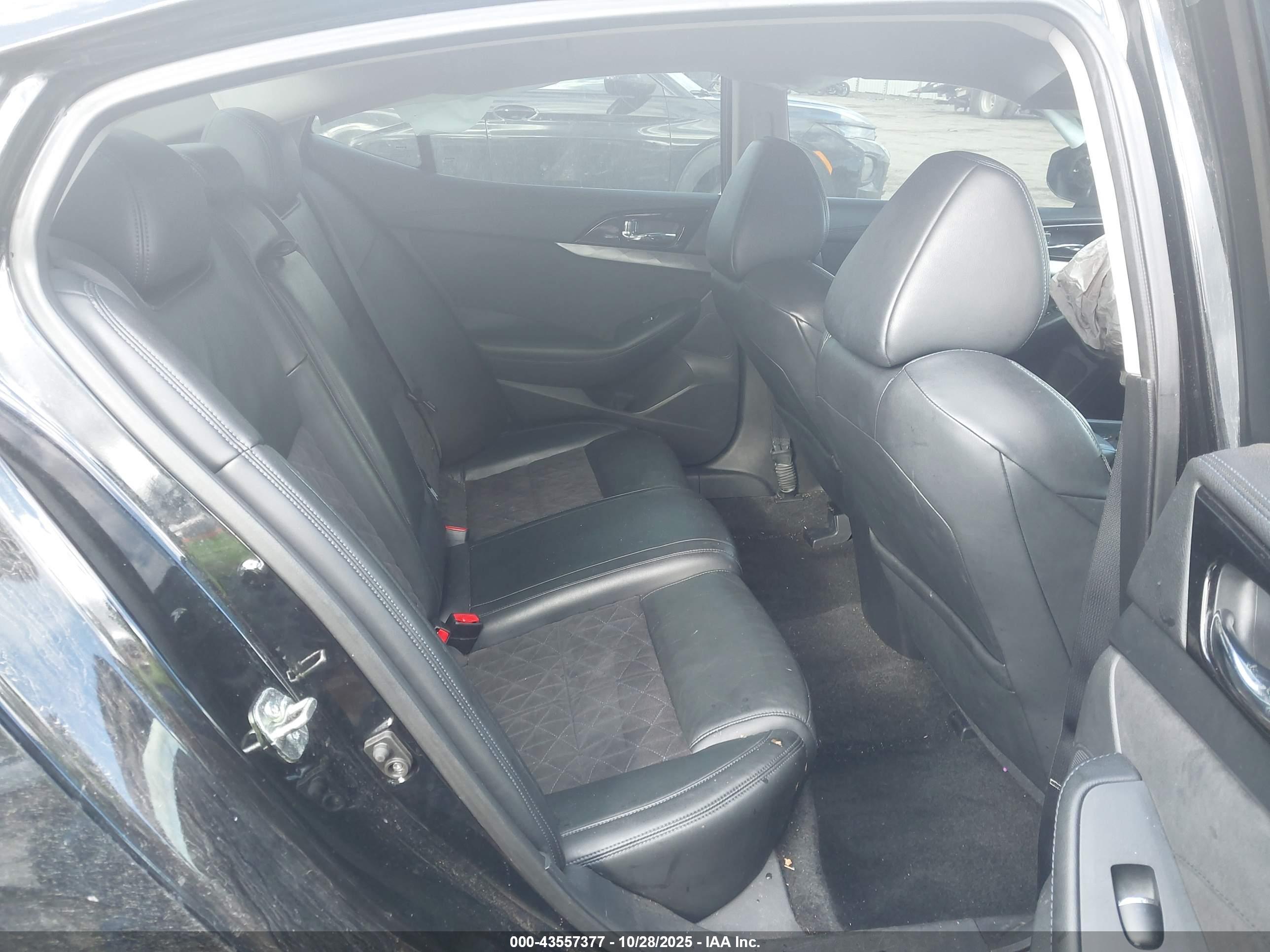 NISSAN MAXIMA image 8