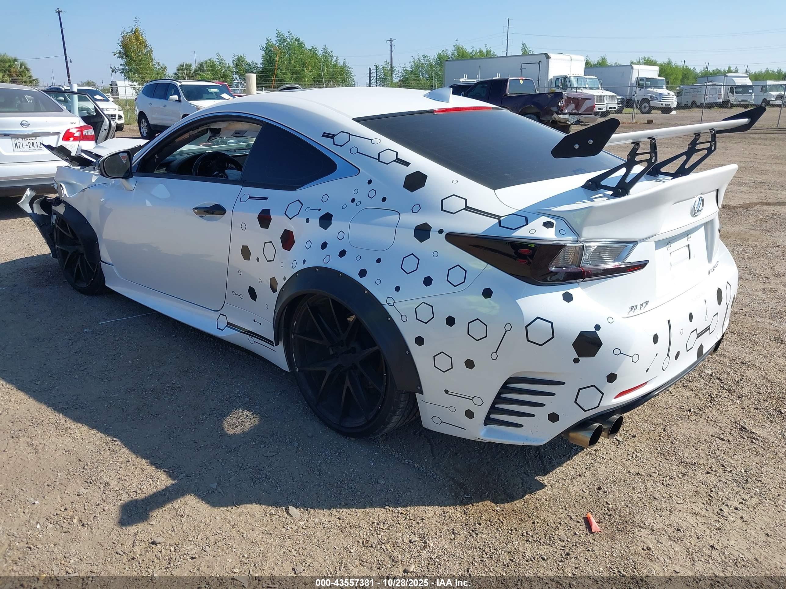 LEXUS RC image 3